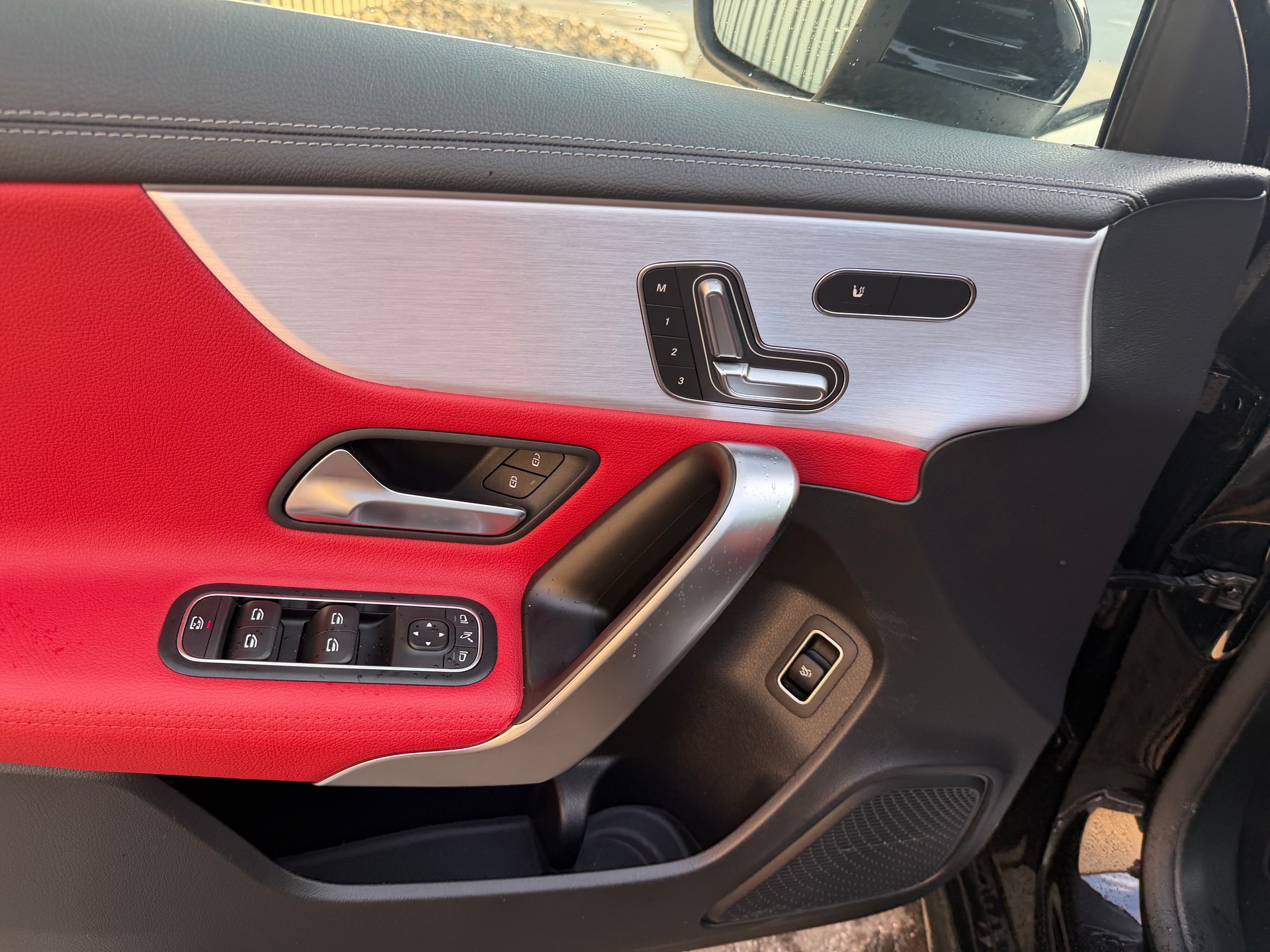 MERCEDES-BENZ A 180 AMG Line 7G-DCT-image-15
