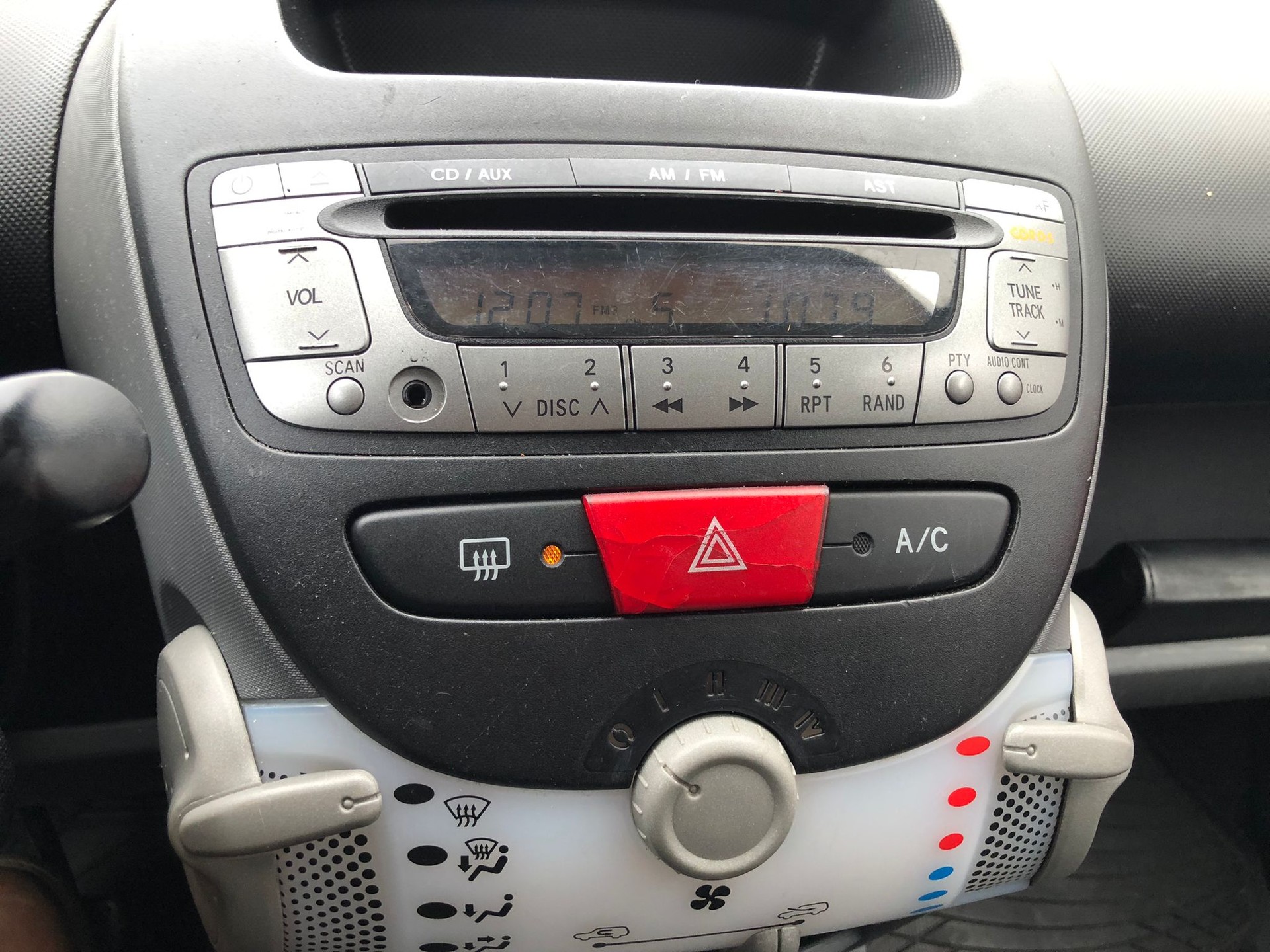 TOYOTA Aygo 1.0 Linea Terra-image-5