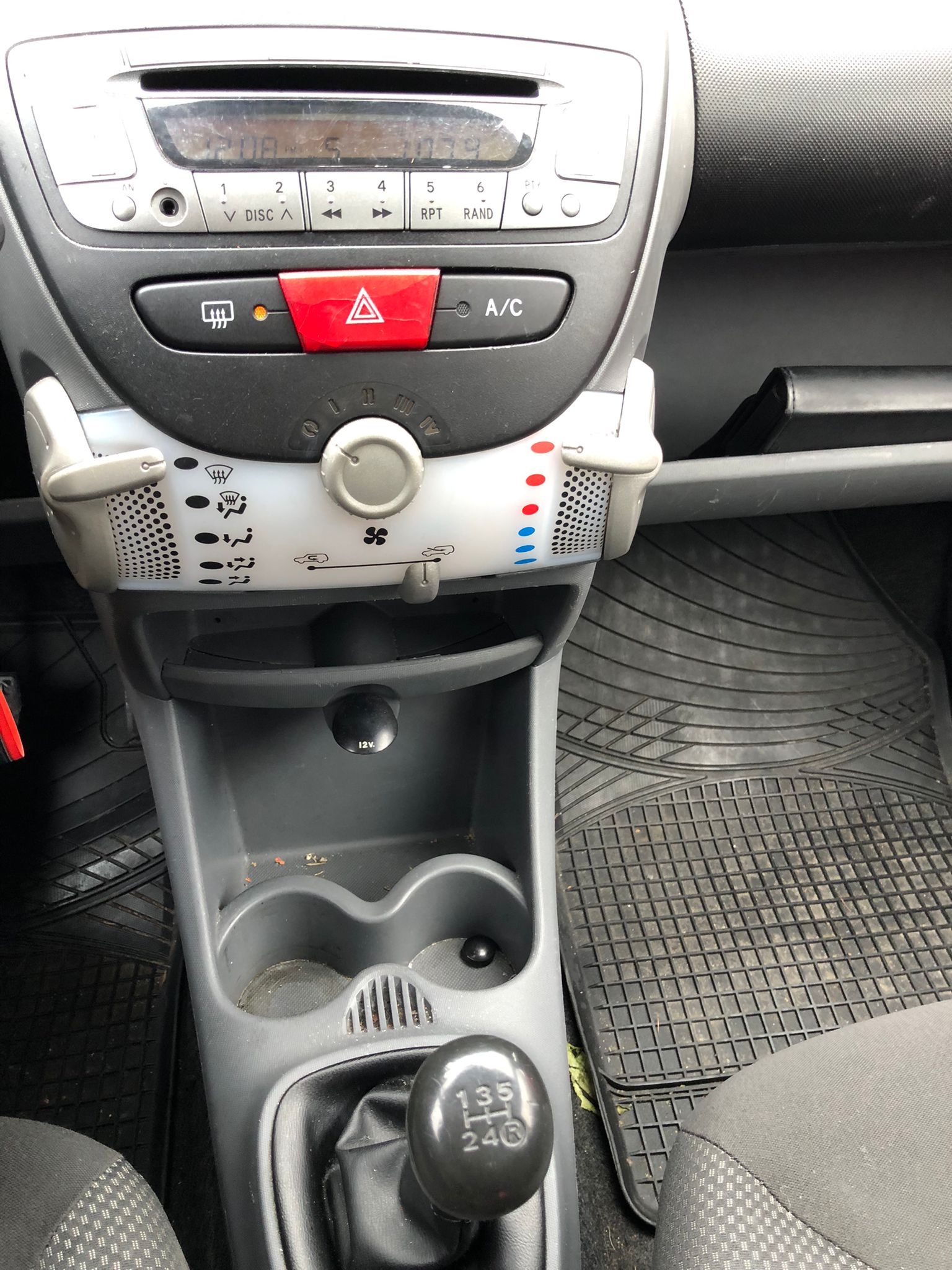 TOYOTA Aygo 1.0 Linea Terra-image-3