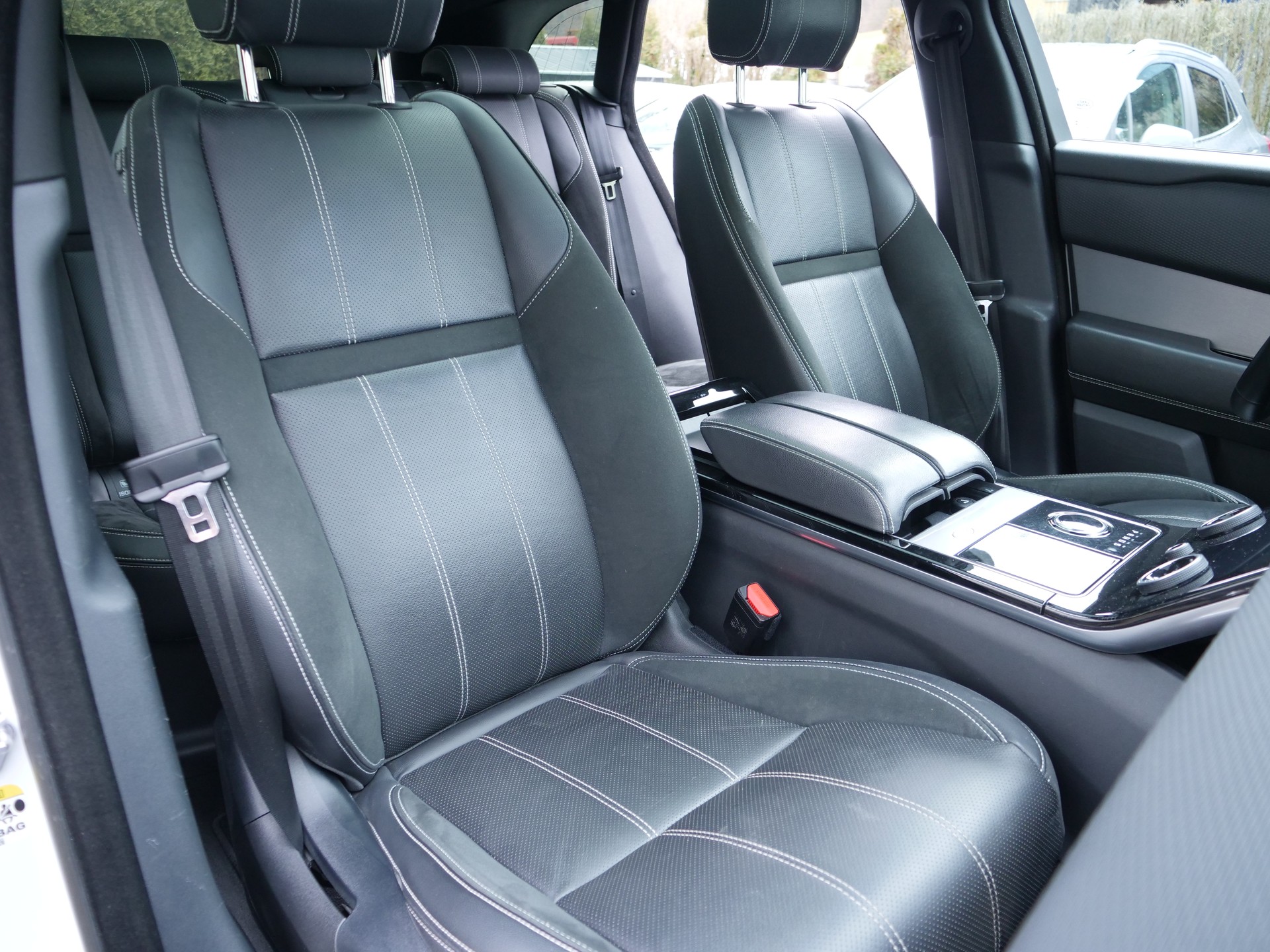 LAND ROVER Range Rover Velar R-Dynamic D 180 SE Automatic-image-9