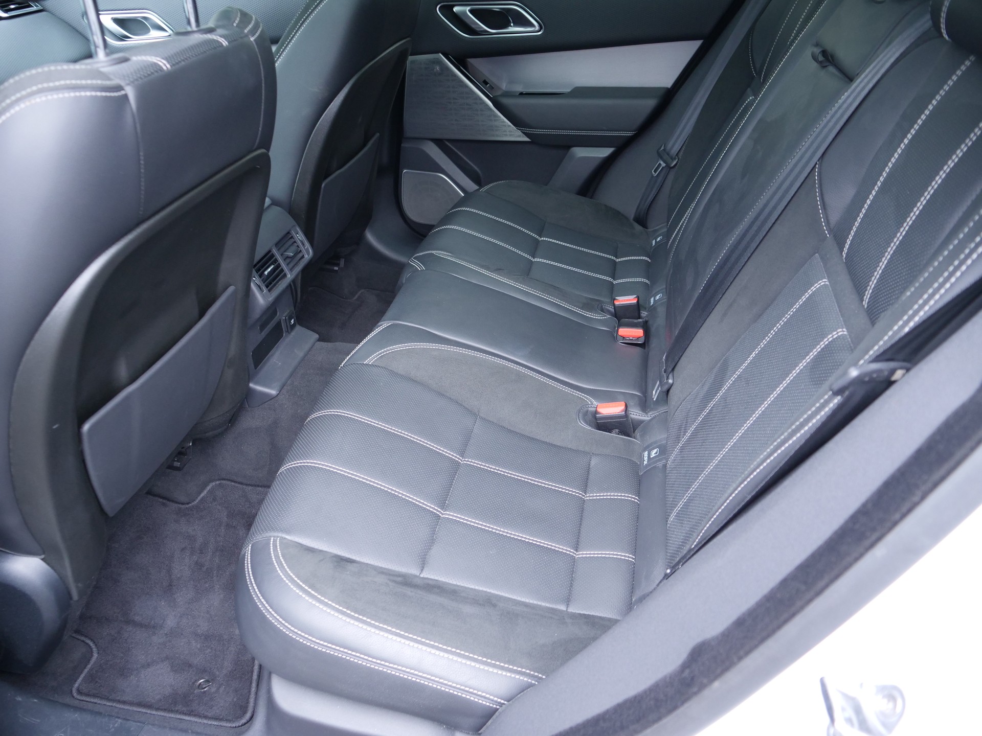 LAND ROVER Range Rover Velar R-Dynamic D 180 SE Automatic-image-18