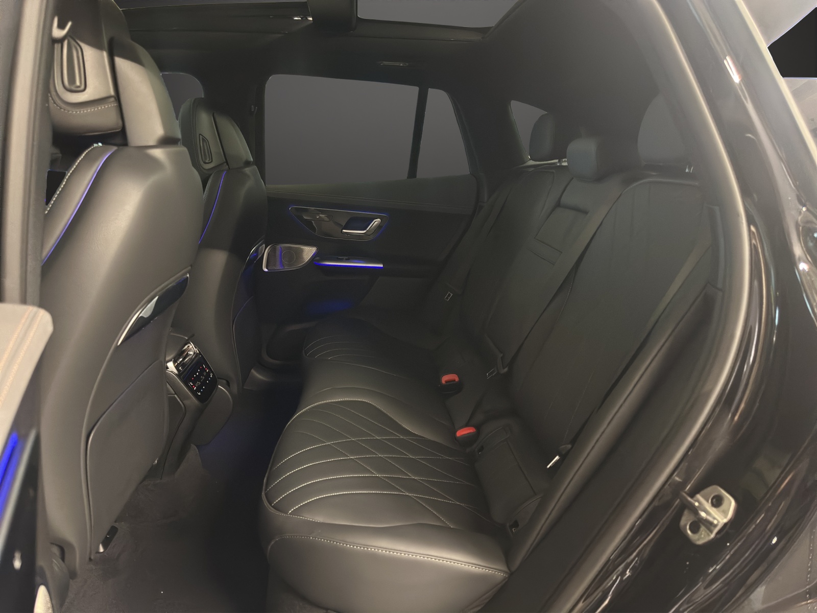MERCEDES-BENZ EQE SUV 350 4 M Ecellence AMG Line-image-11