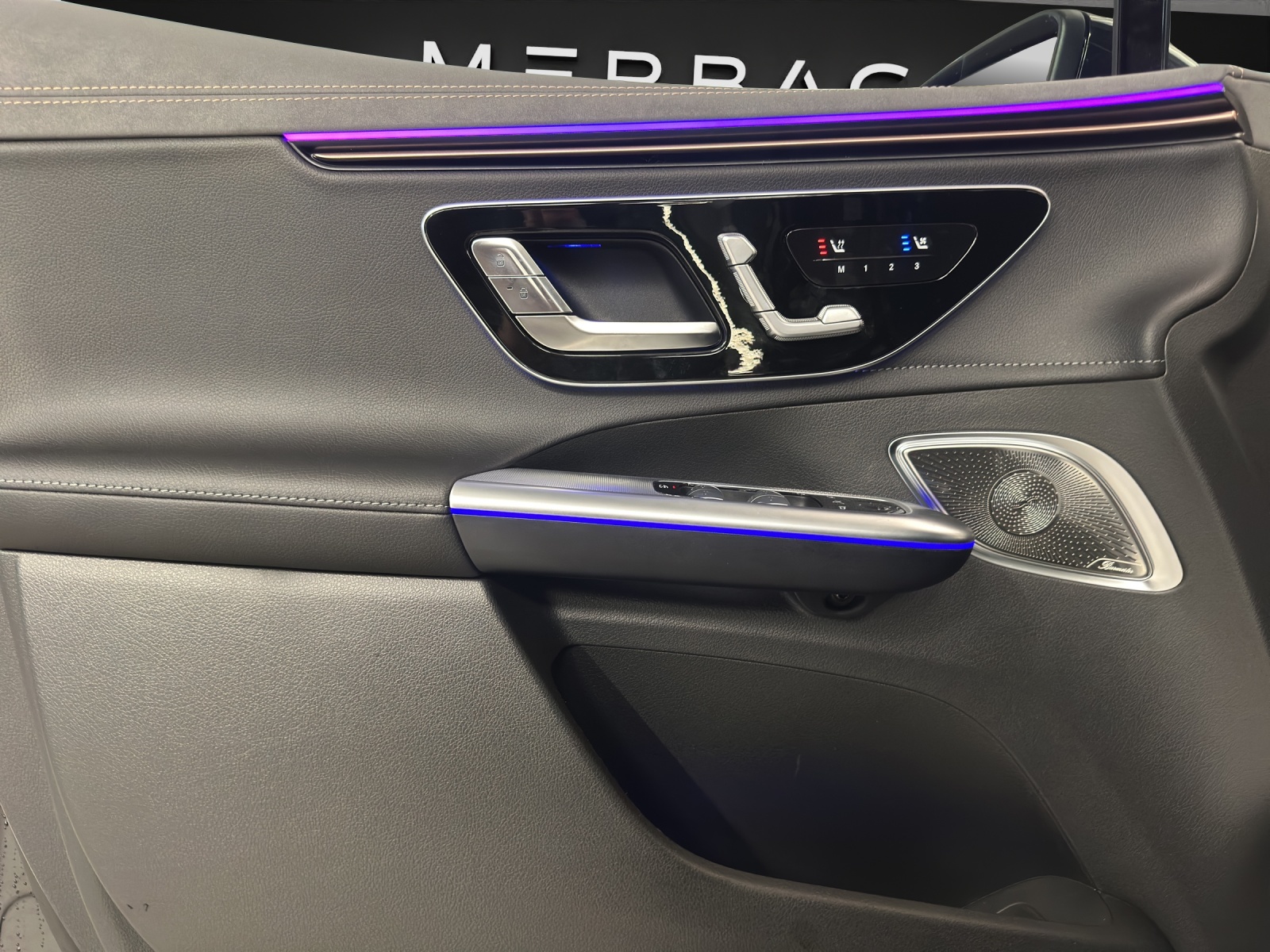 MERCEDES-BENZ EQE SUV 350 4 M Ecellence AMG Line-image-12