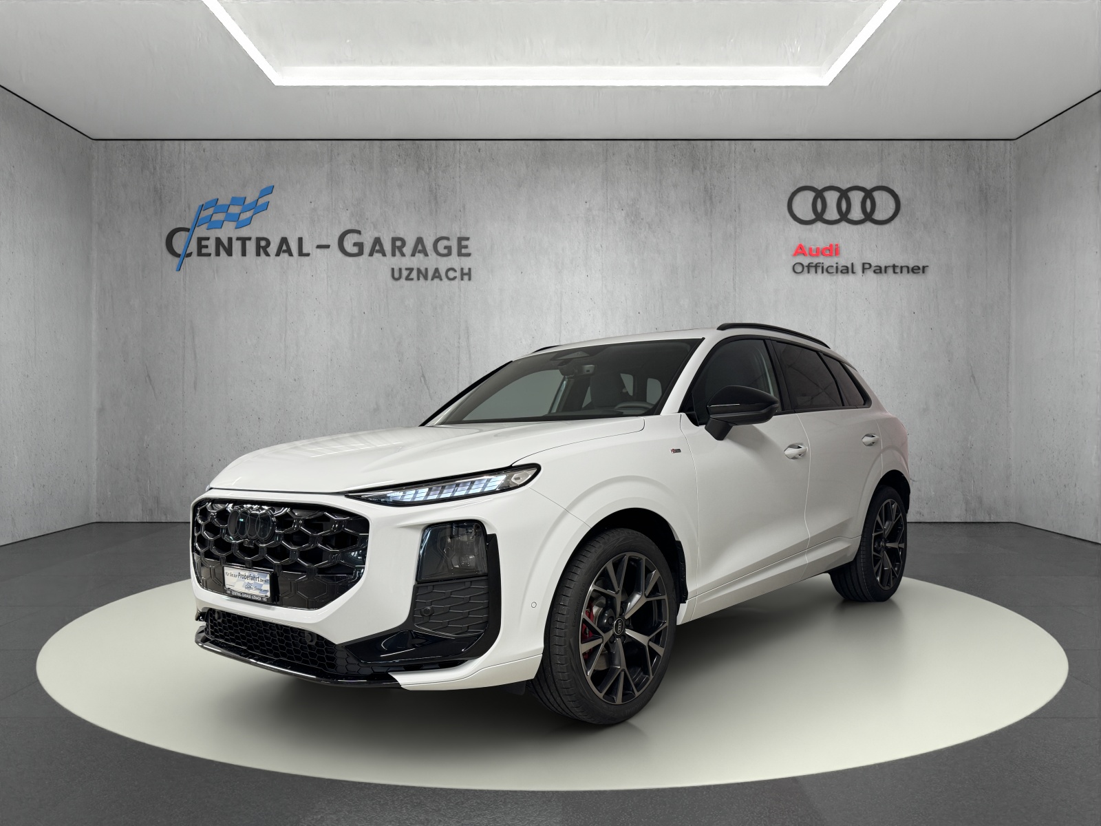 AUDI Q3 SUV TFSI quattro 195 kW S tronic-image-0