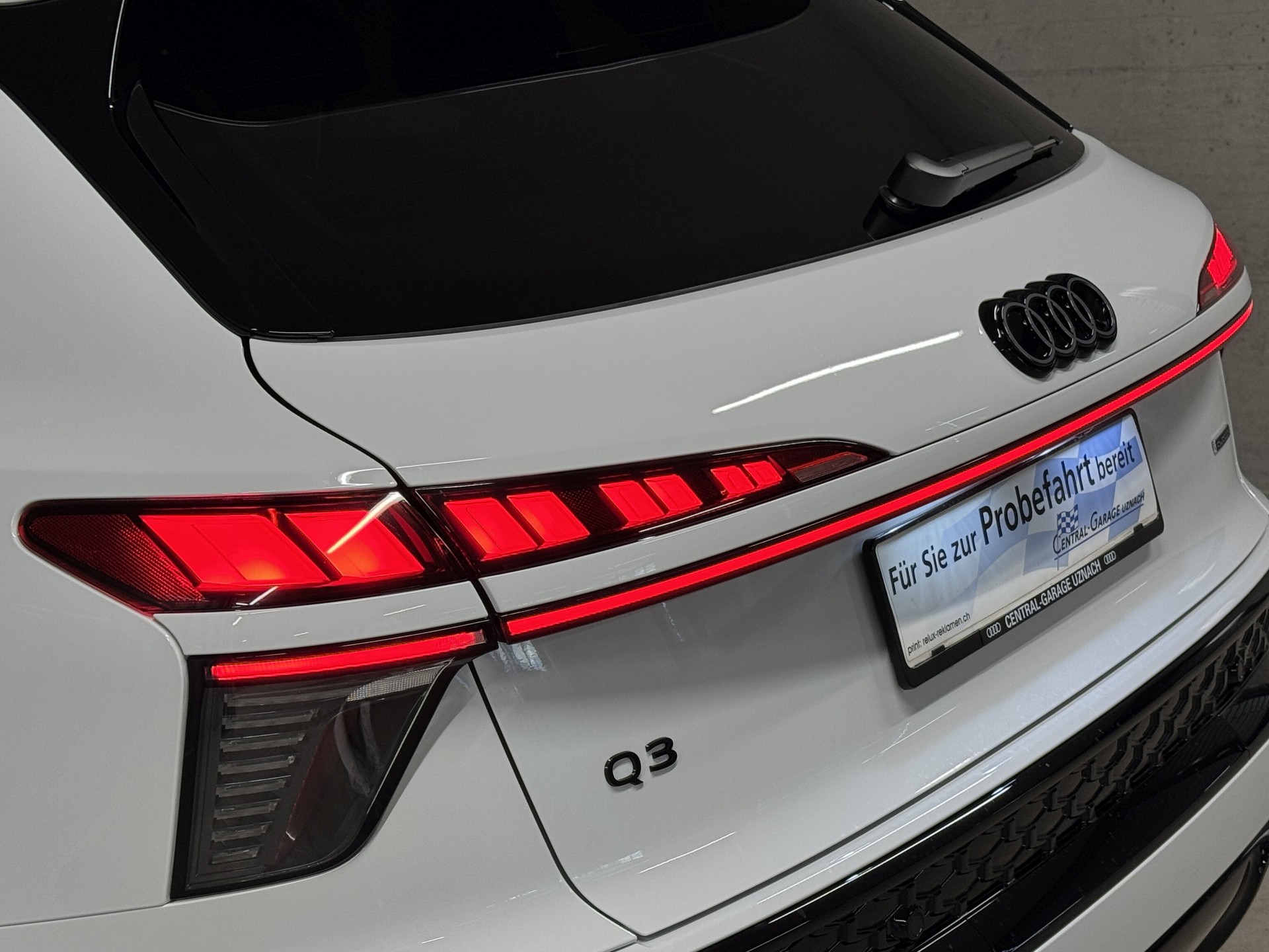 AUDI Q3 SUV TFSI quattro 195 kW S tronic-image-4