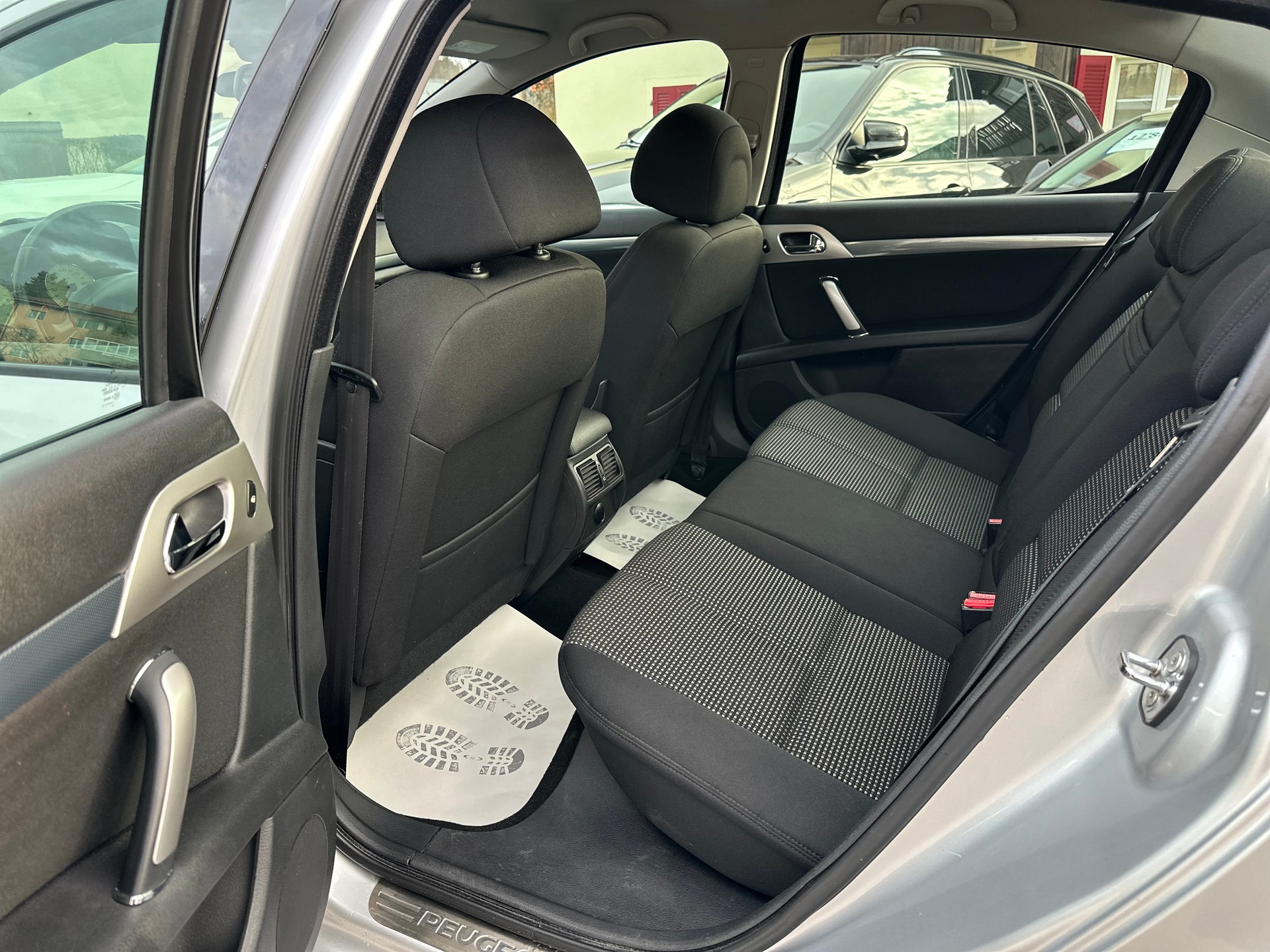 PEUGEOT 407 2.2 HDI Platinium Edition-image-12