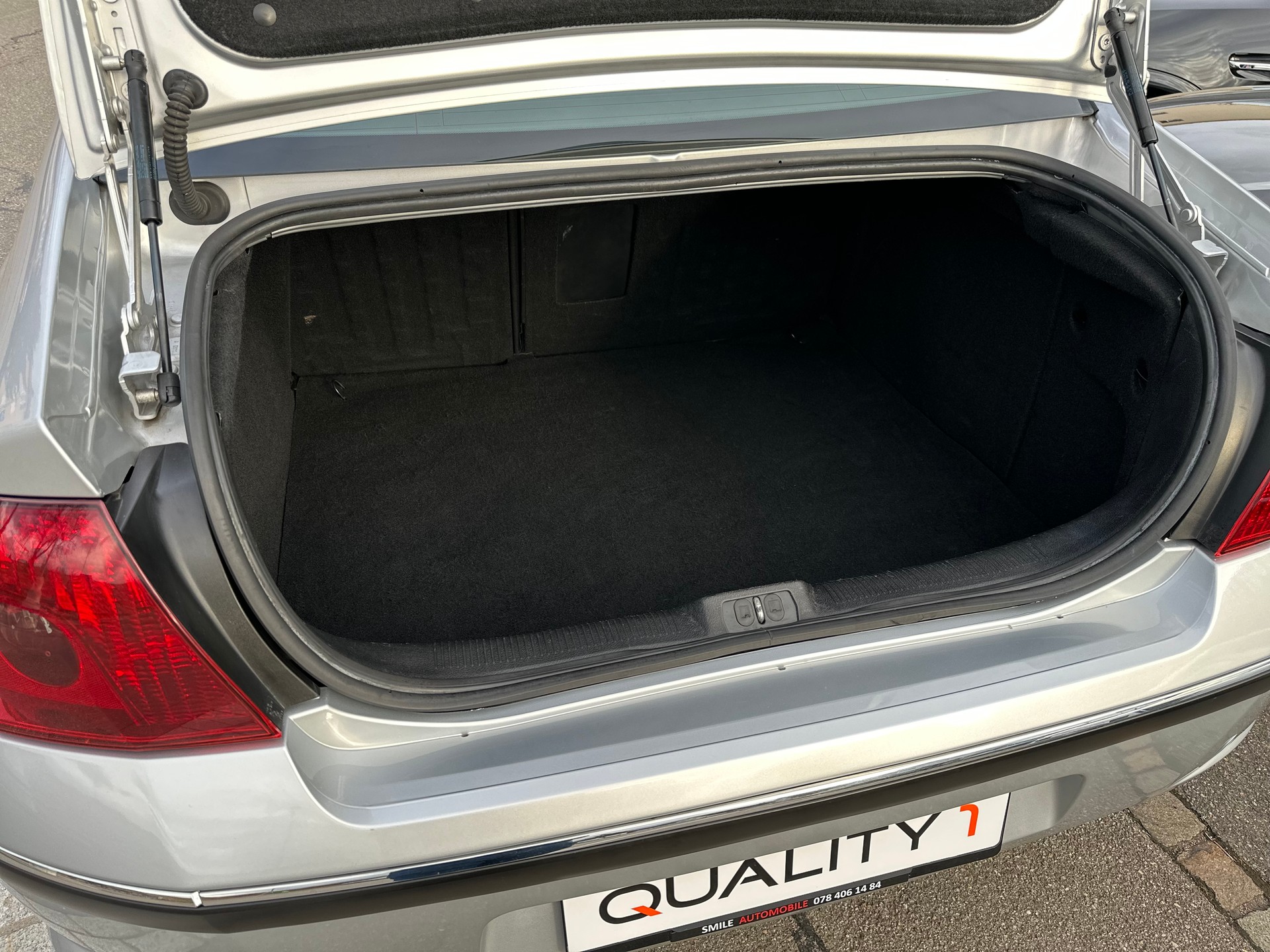 PEUGEOT 407 2.2 HDI Platinium Edition-image-6
