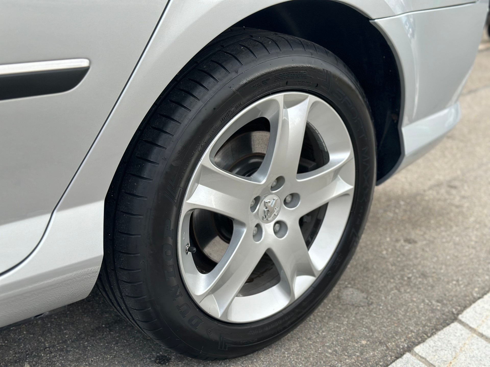 PEUGEOT 407 2.2 HDI Platinium Edition-image-7