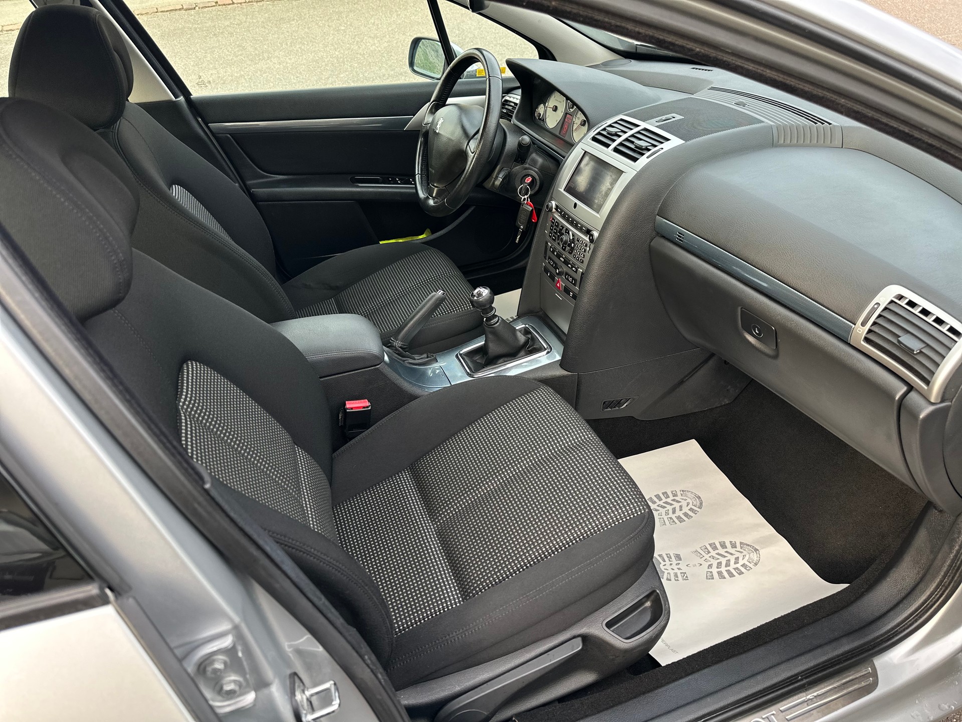 PEUGEOT 407 2.2 HDI Platinium Edition-image-10