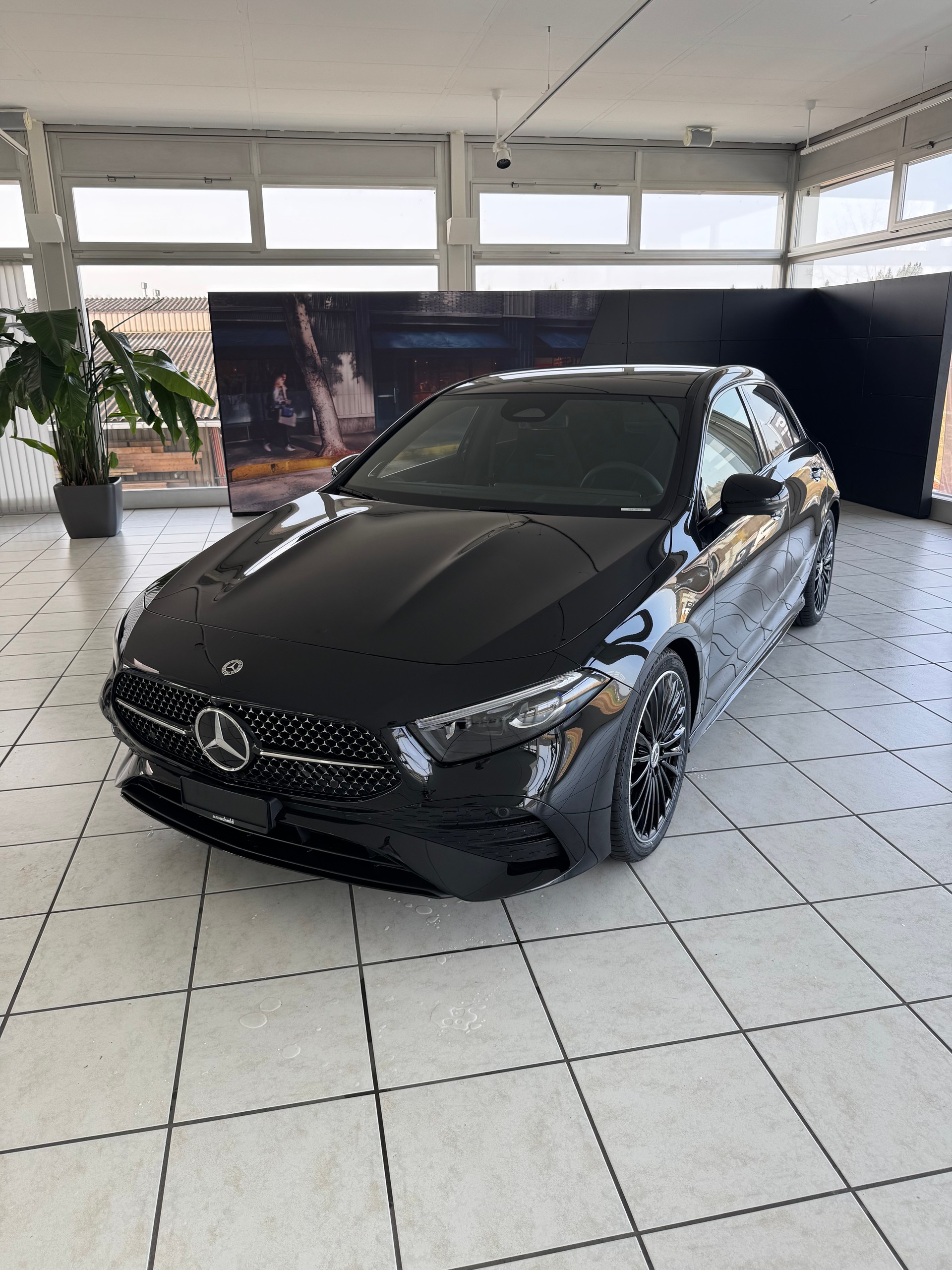 MERCEDES-BENZ A 250 4MATIC Kompaktlimousine-image-3