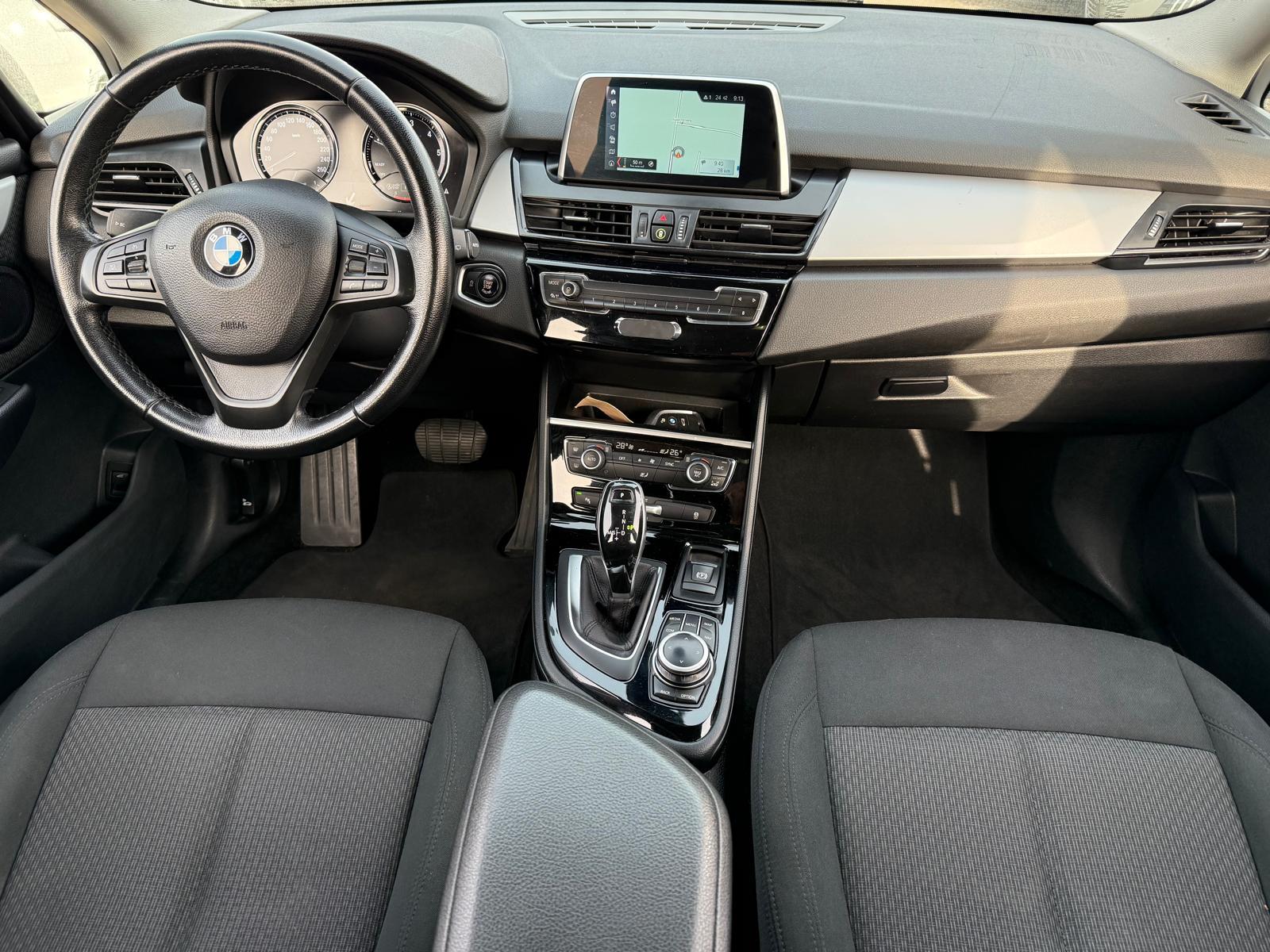 BMW 216d Gran Tourer-image-9