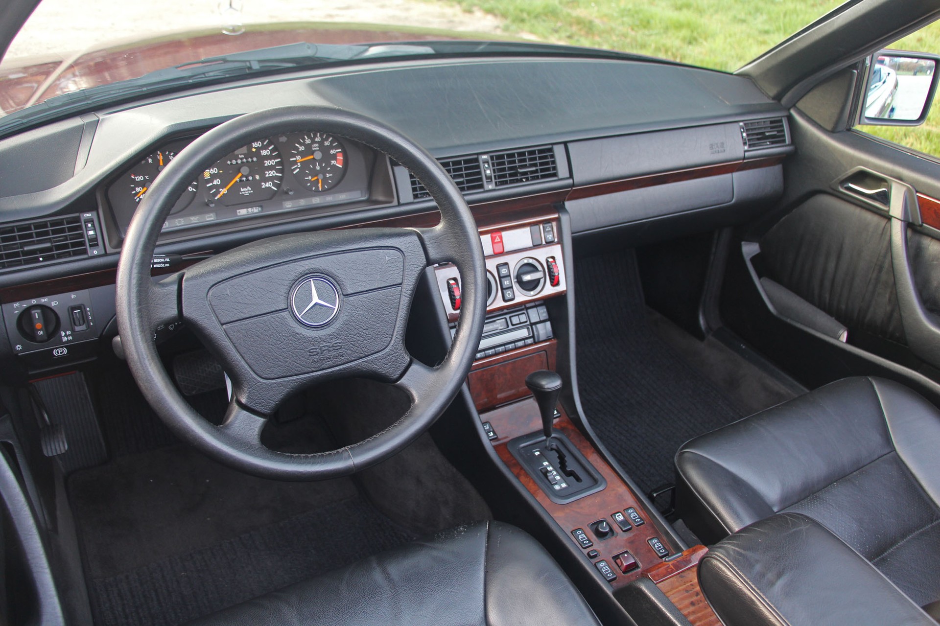 MERCEDES-BENZ E 220 Cabrio-image-6