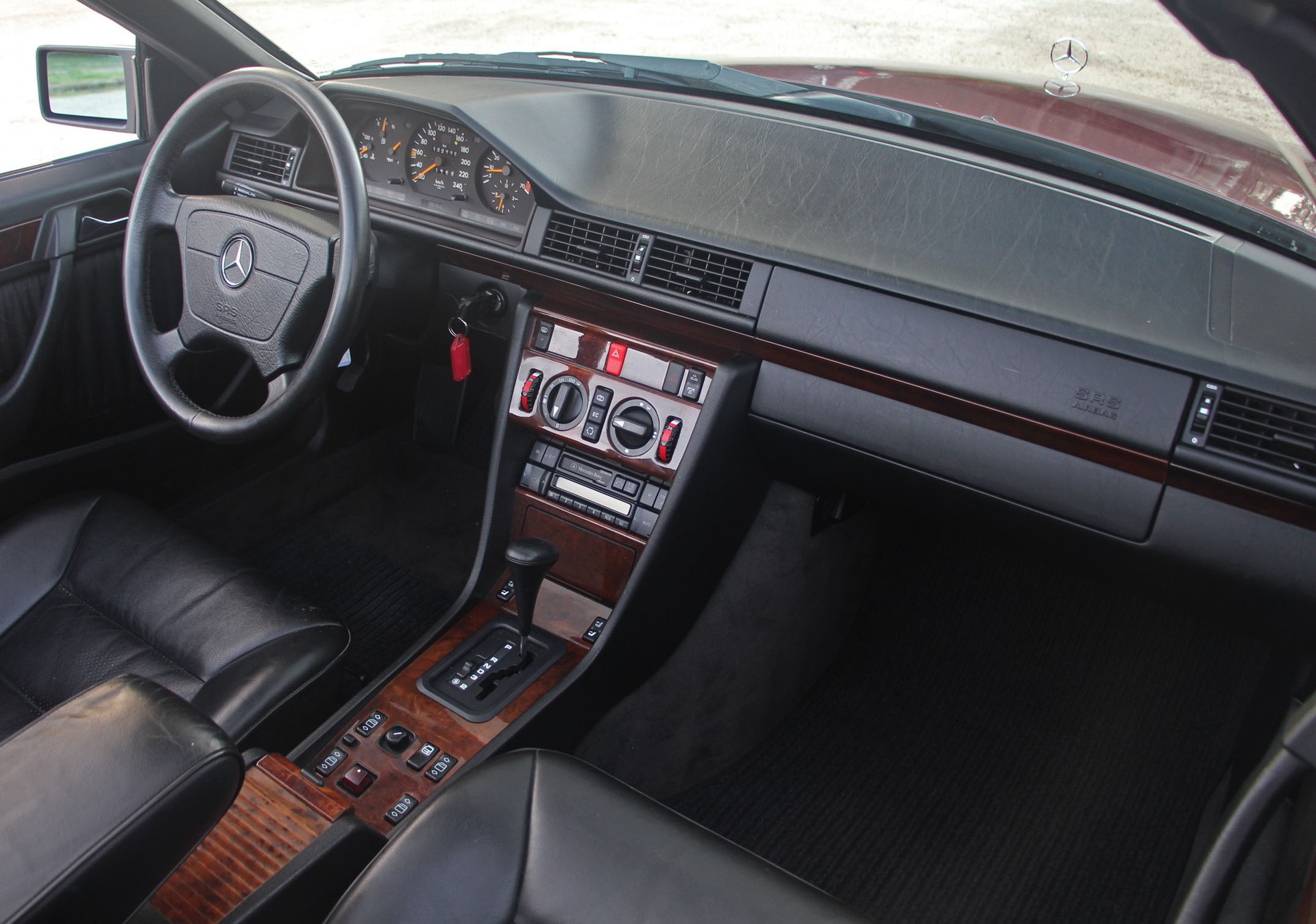 MERCEDES-BENZ E 220 Cabrio-image-8
