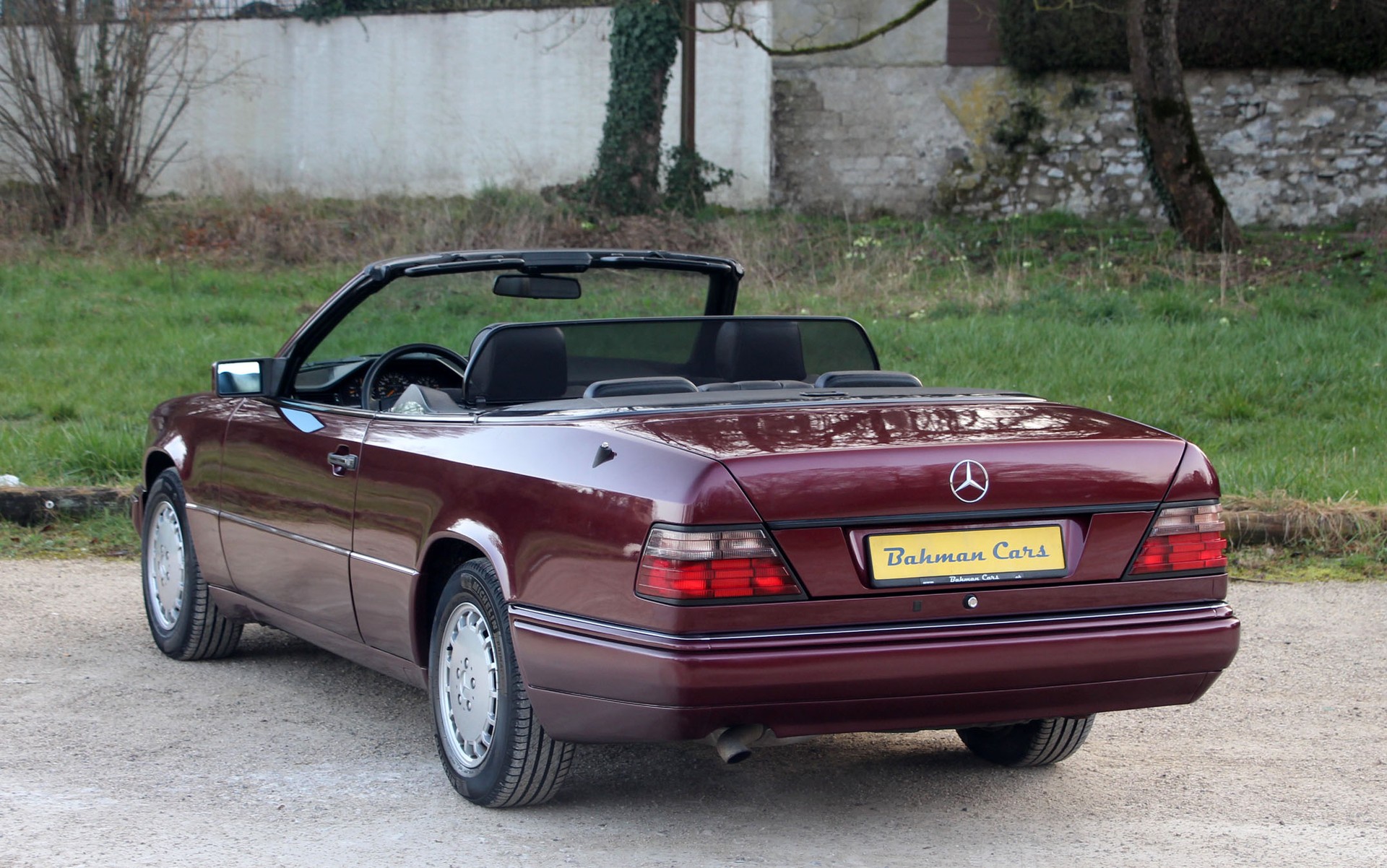 MERCEDES-BENZ E 220 Cabrio-showroom-element-1