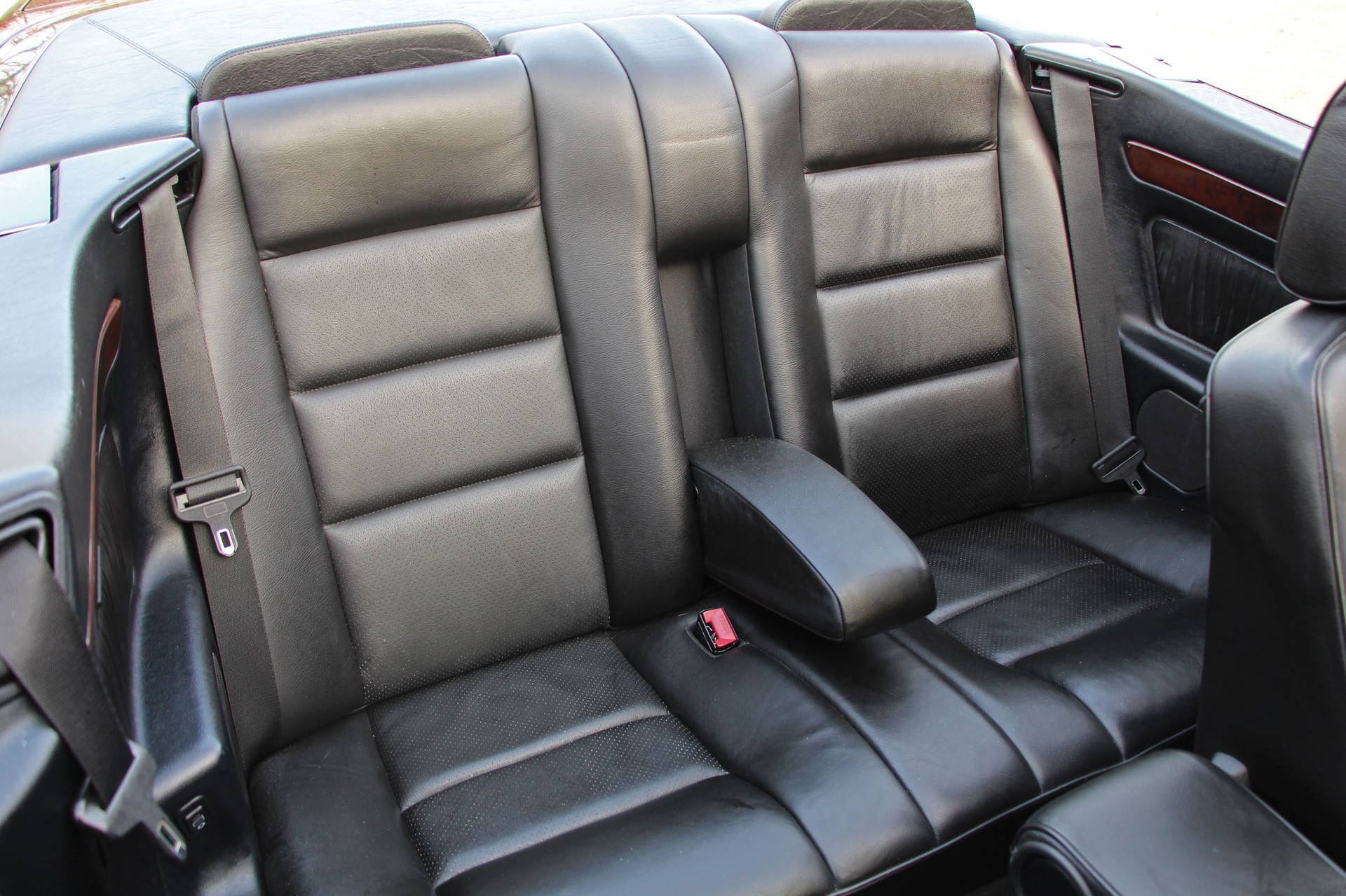 MERCEDES-BENZ E 220 Cabrio-image-10
