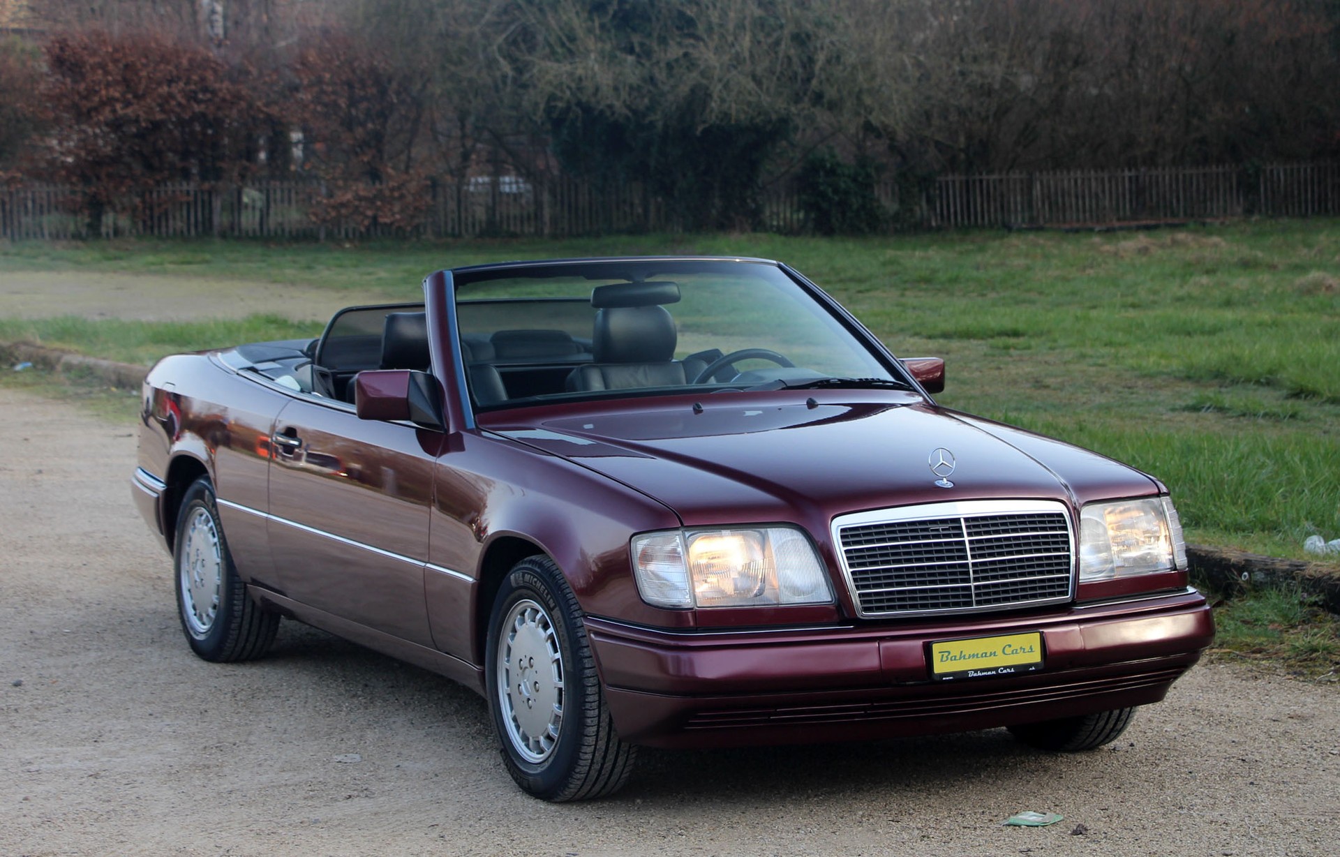 MERCEDES-BENZ E 220 Cabrio-image-19