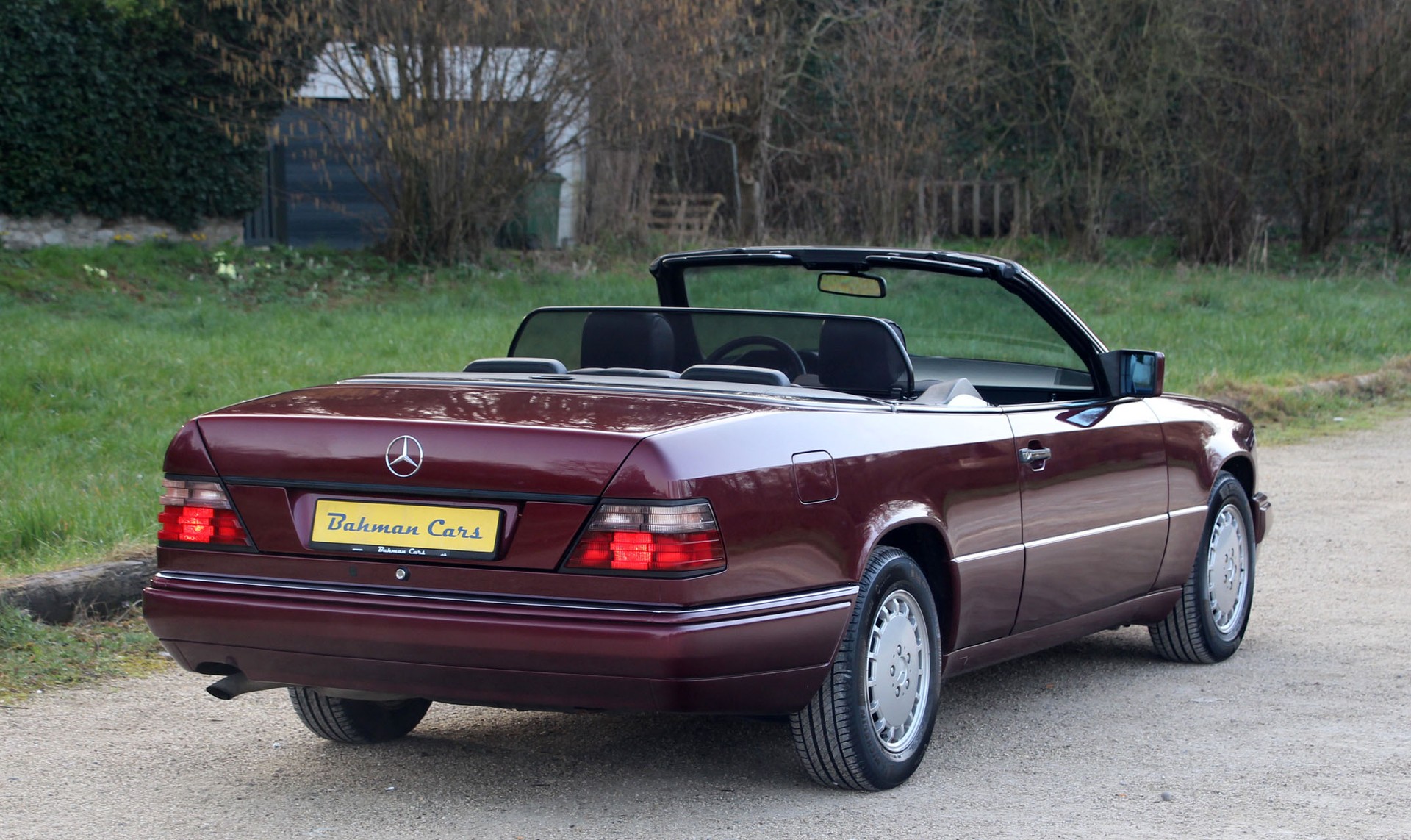 MERCEDES-BENZ E 220 Cabrio-image-24