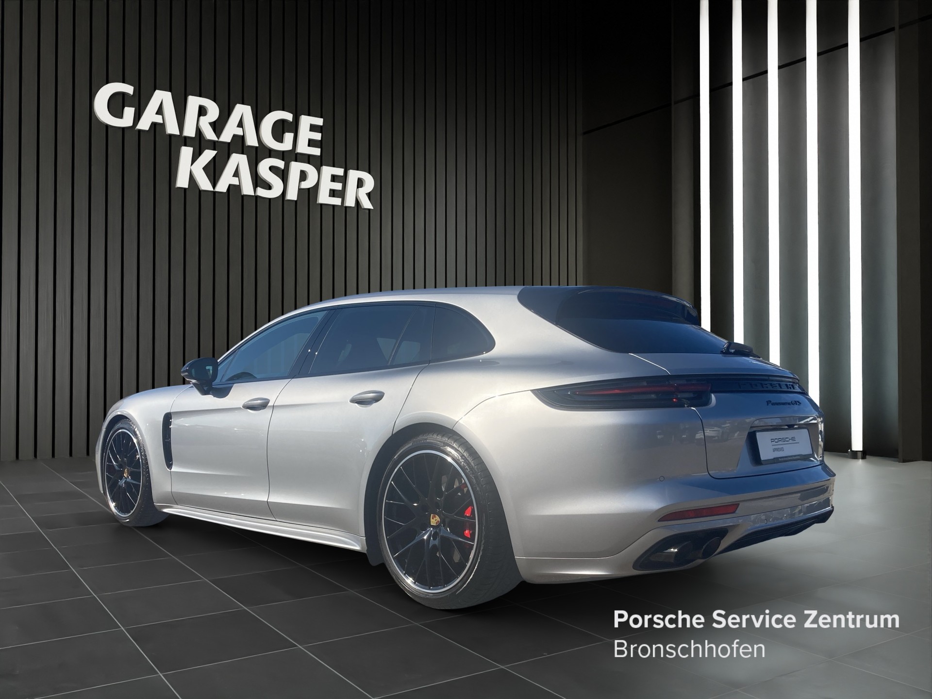 PORSCHE Panamera GTS Sport Turismo 4.0 V8-image-2