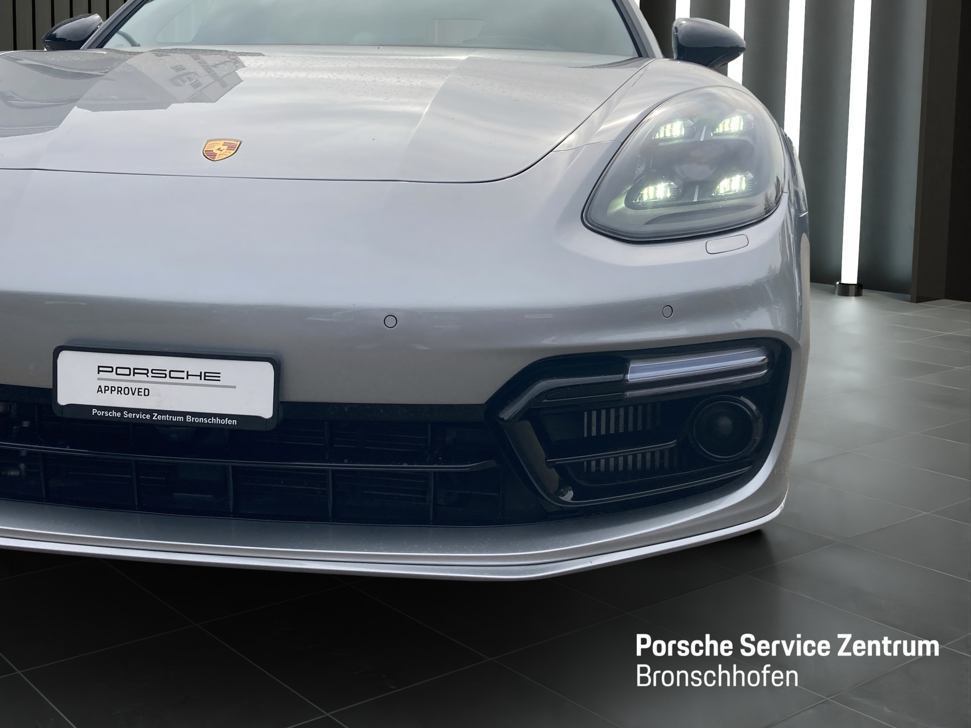 PORSCHE Panamera GTS Sport Turismo 4.0 V8-image-8
