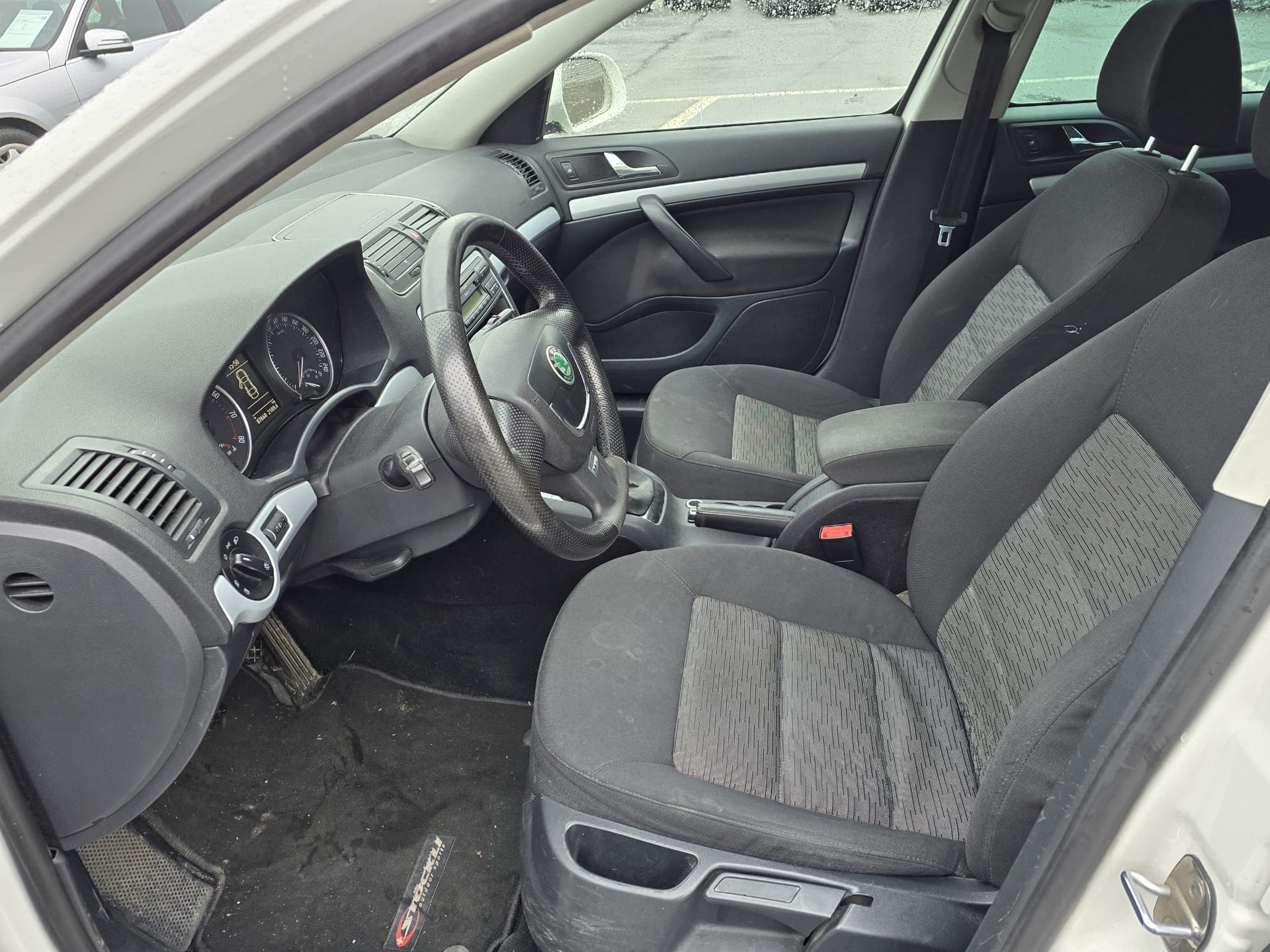 SKODA Octavia Combi 1.8 TSI Stöckli 4x4-image-11