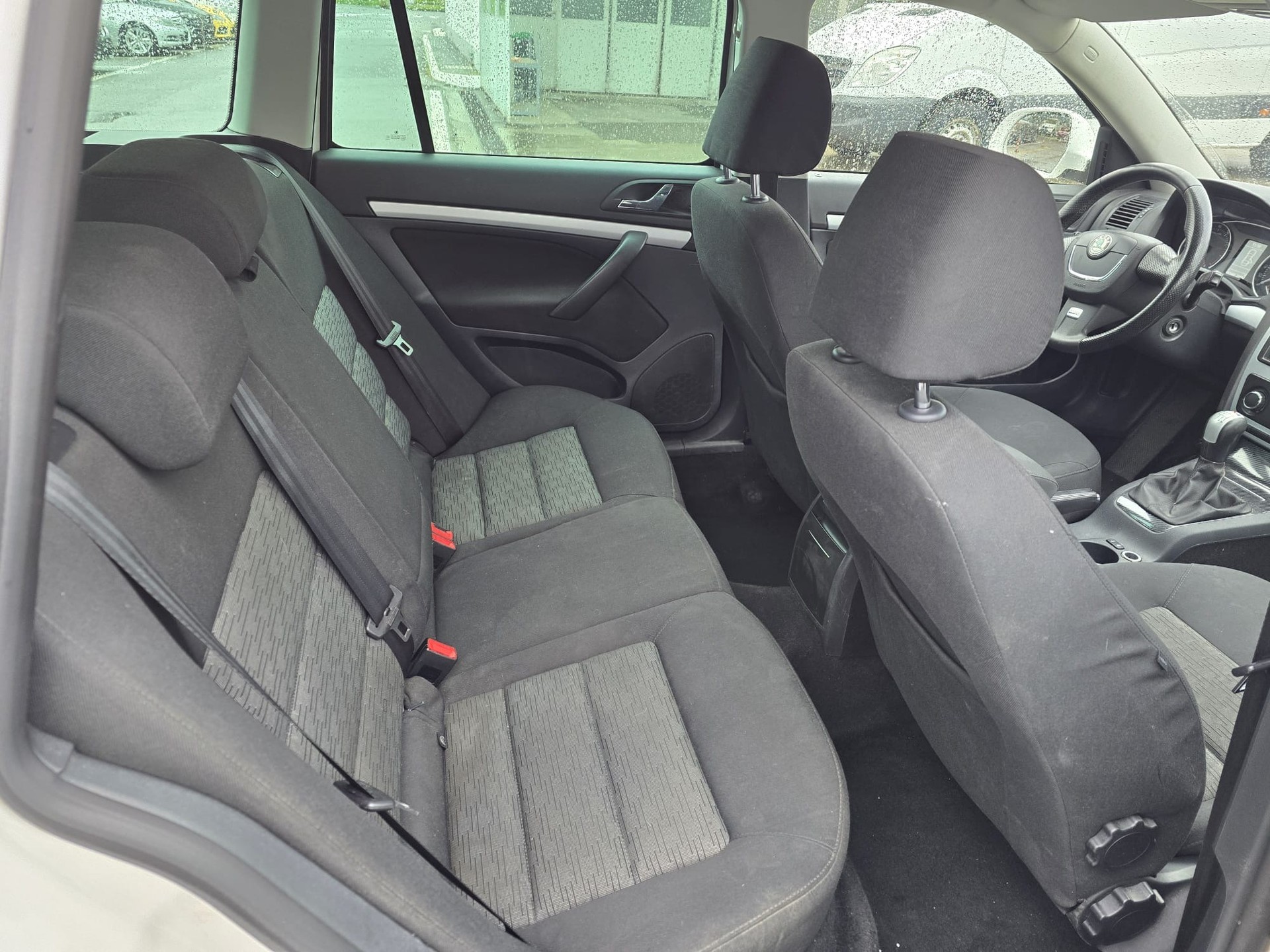 SKODA Octavia Combi 1.8 TSI Stöckli 4x4-image-13
