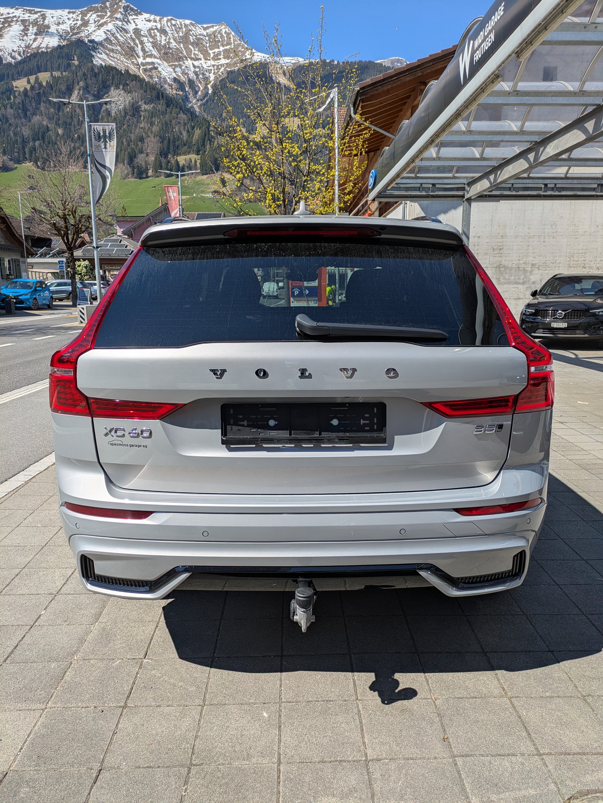 VOLVO XC60 2.0 B5 MH Plus Dark AWD-showroom-element-3