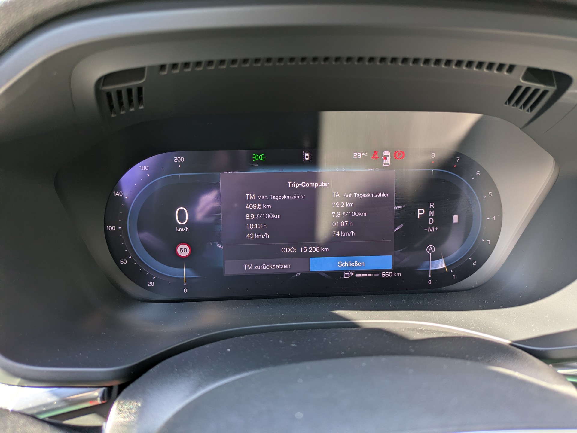 VOLVO XC60 2.0 B5 MH Plus Dark AWD-image-11