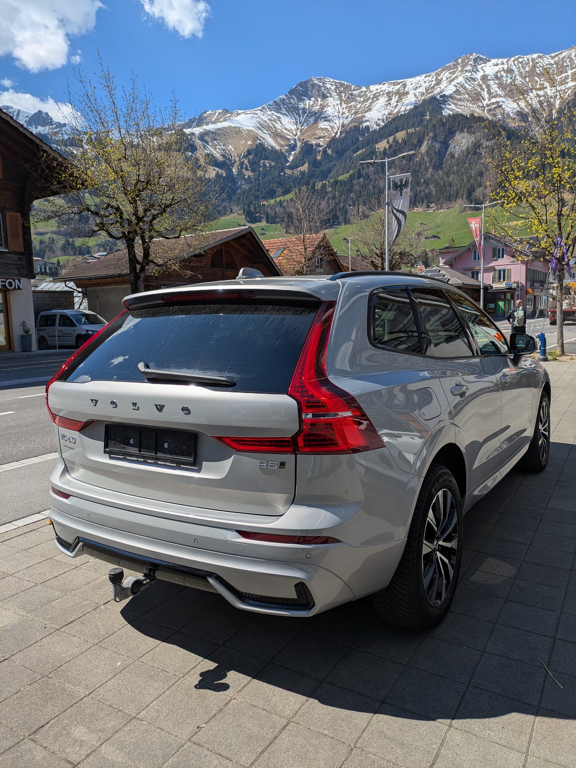 VOLVO XC60 2.0 B5 MH Plus Dark AWD-image-6