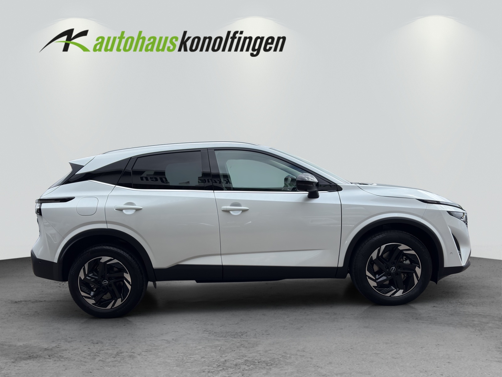 NISSAN Qashqai 1.5 VC-T N-Connecta-image-4