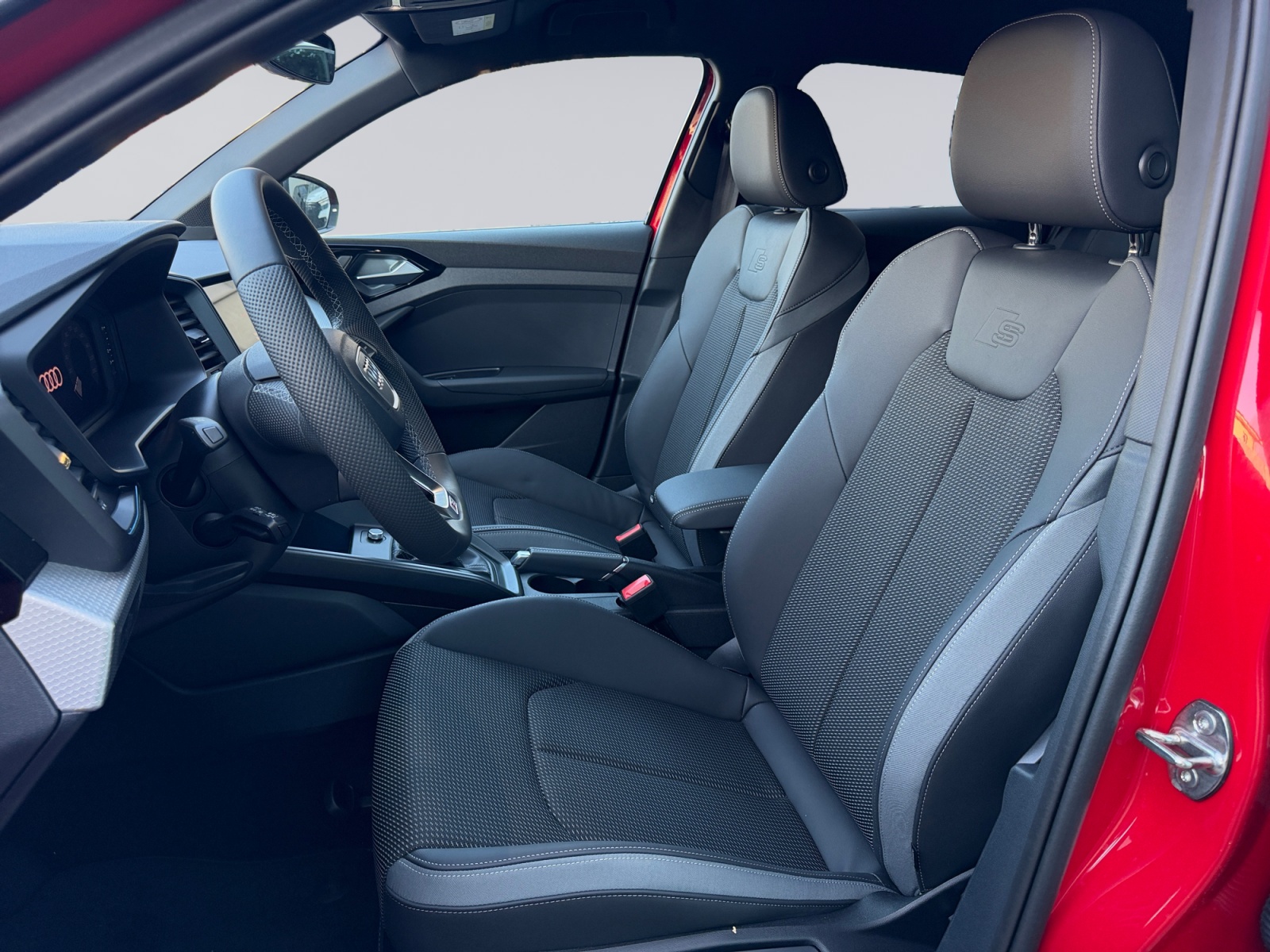 AUDI A1 Sportback 30 TFSI S Line Attraction S-tronic-image-6