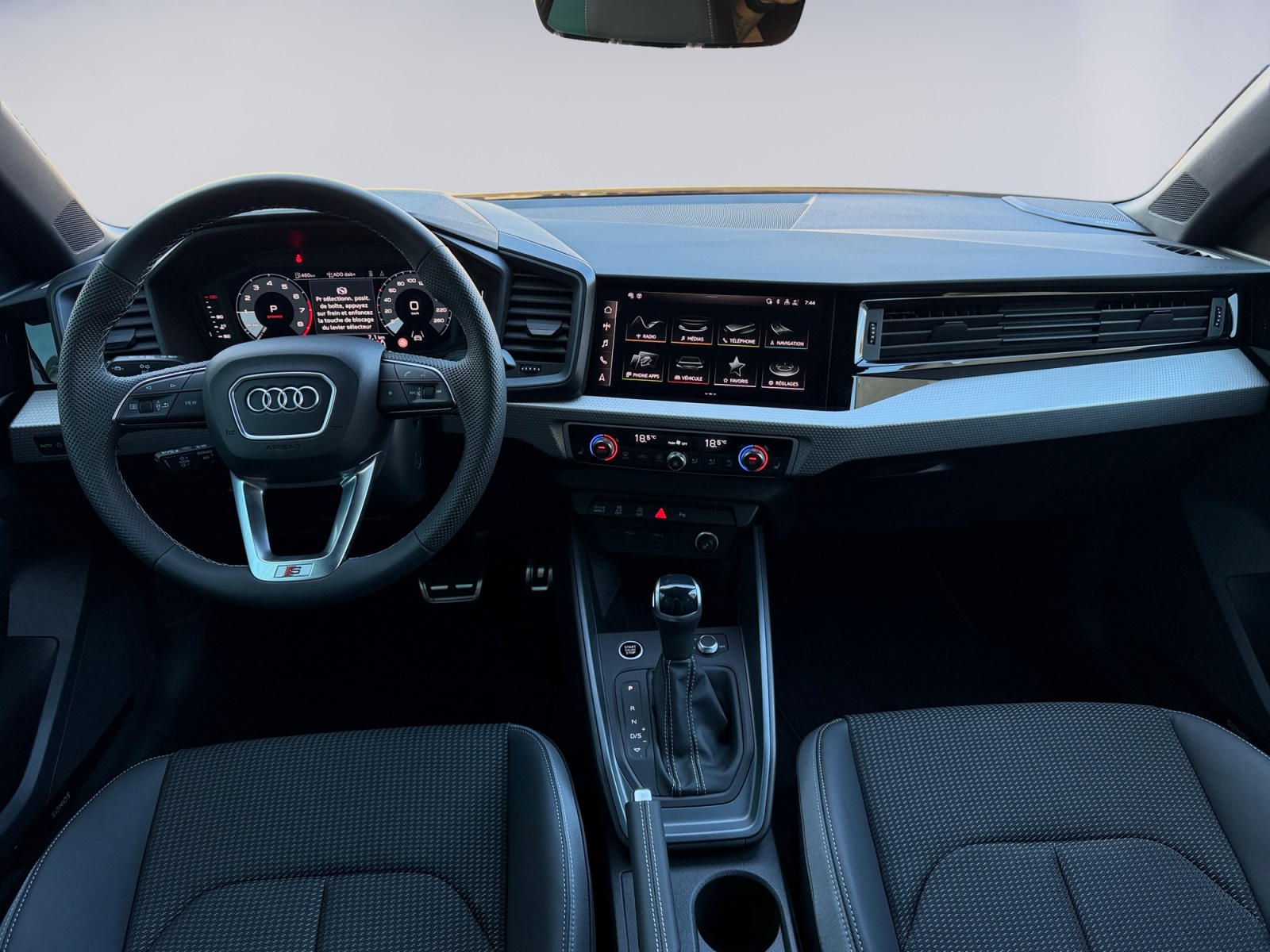 AUDI A1 Sportback 30 TFSI S Line Attraction S-tronic-image-8