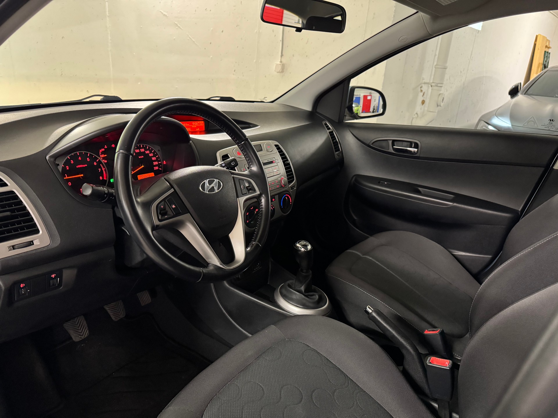 HYUNDAI i20 1.4 Style 1-Hand, CH-Fahrzeug-image-8