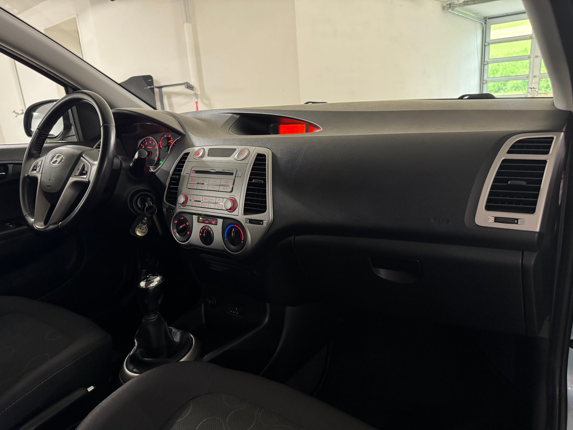 HYUNDAI i20 1.4 Style 1-Hand, CH-Fahrzeug-image-12