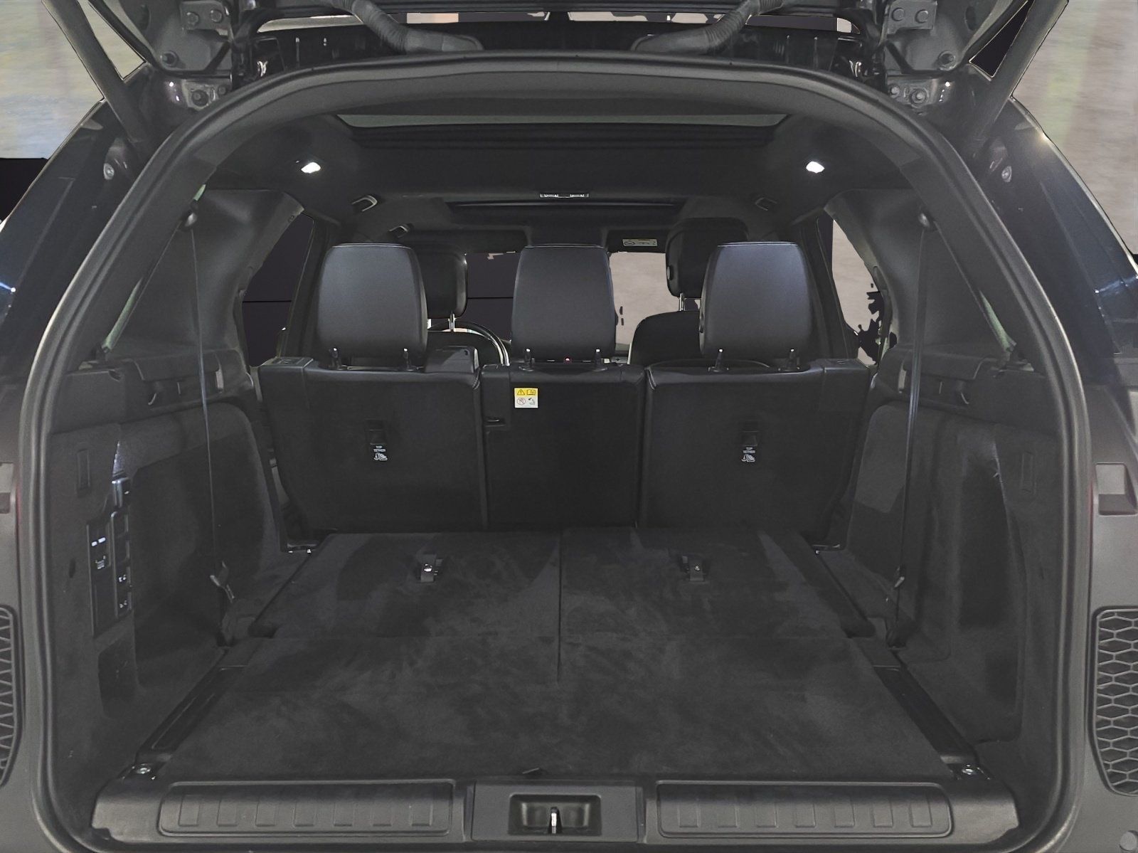 LAND ROVER Discovery 3.0 i6 360 SE AWD Automatic-image-24