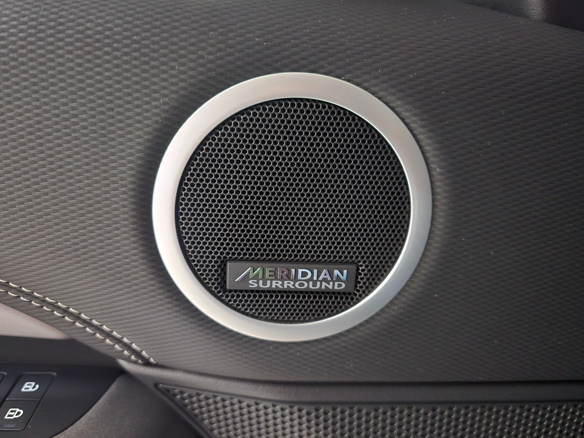 LAND ROVER Discovery 3.0 i6 360 SE AWD Automatic-image-19