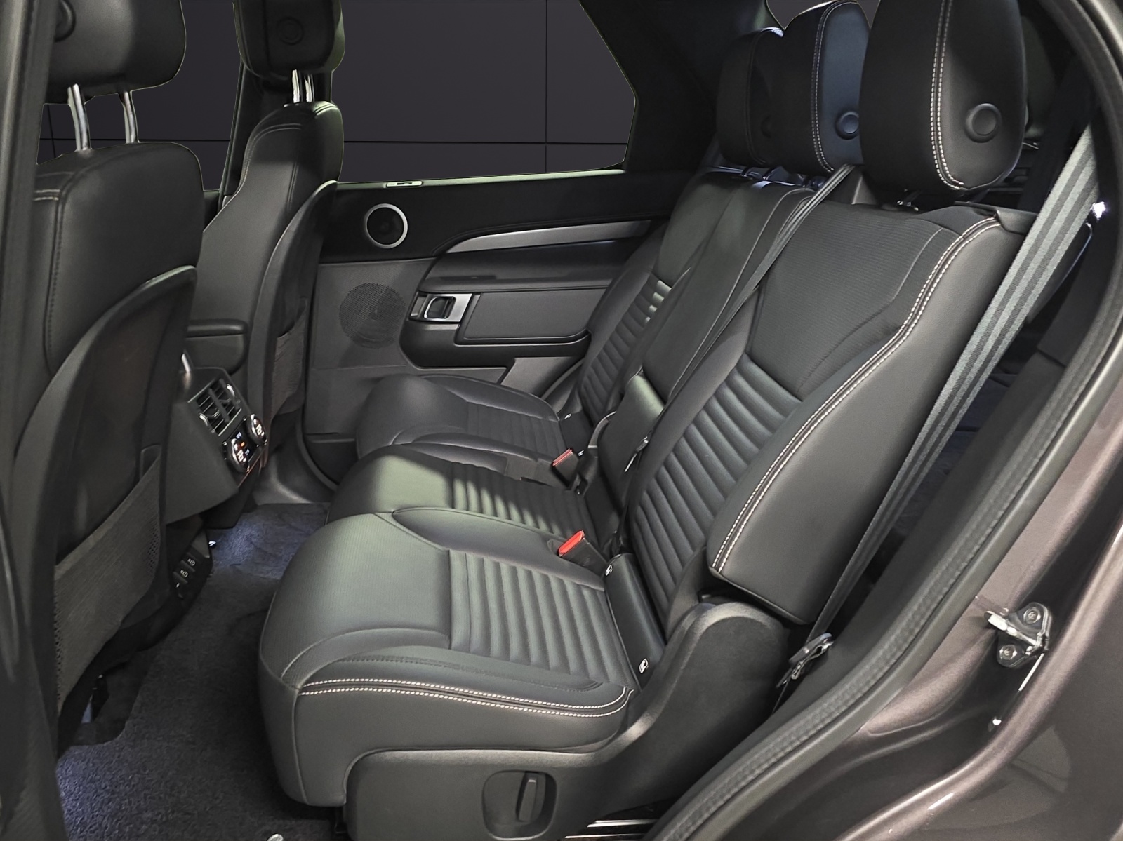 LAND ROVER Discovery 3.0 i6 360 SE AWD Automatic-image-21