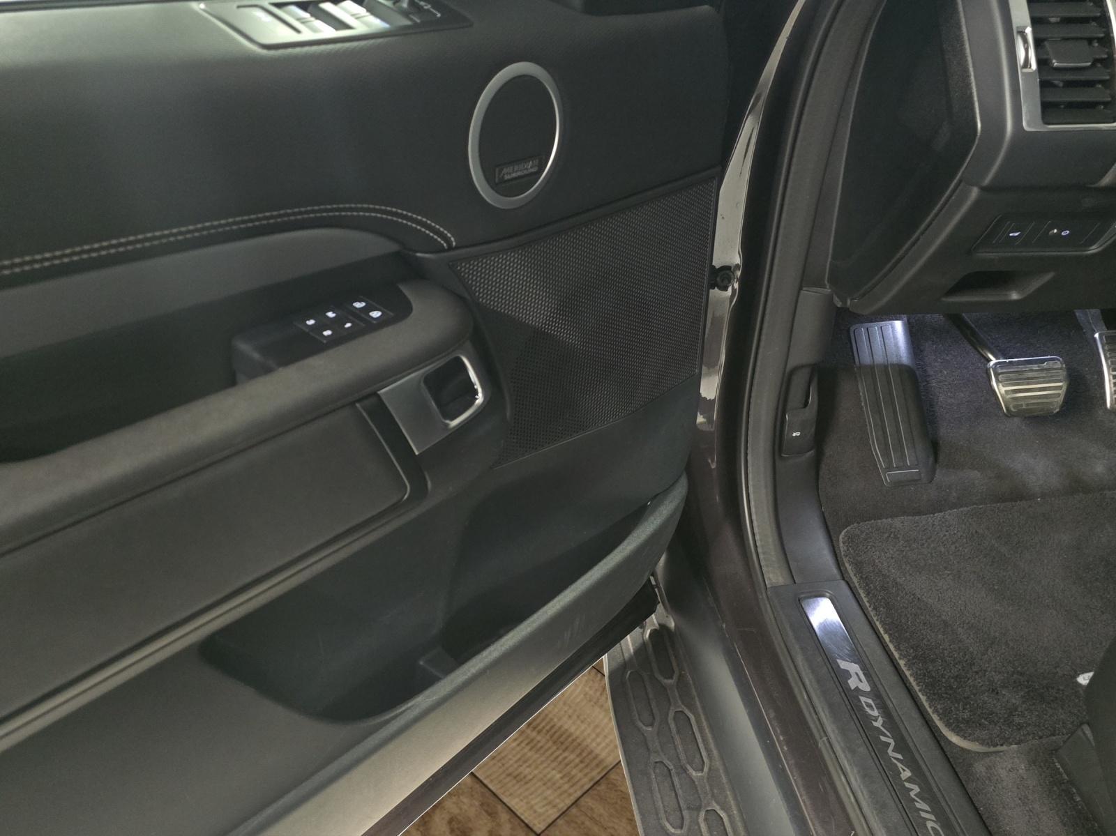 LAND ROVER Discovery 3.0 i6 360 SE AWD Automatic-image-20