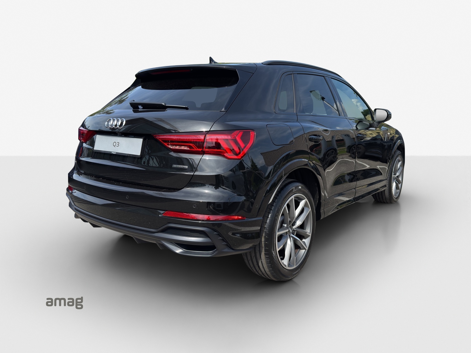 AUDI Q3 45 TFSI S line quattro S-tronic-image-4