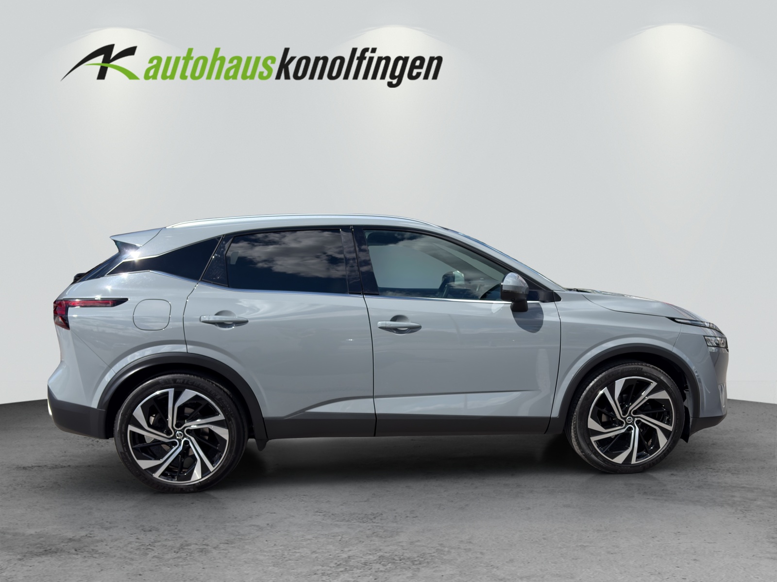 NISSAN Qashqai 1.3 DIG-T Tekna+ 4x4-image-4