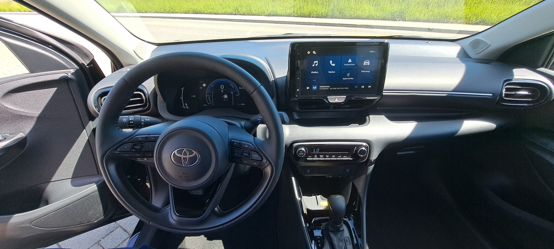 TOYOTA Yaris 1.5 Teamplayer Plus e-CVT-image-13
