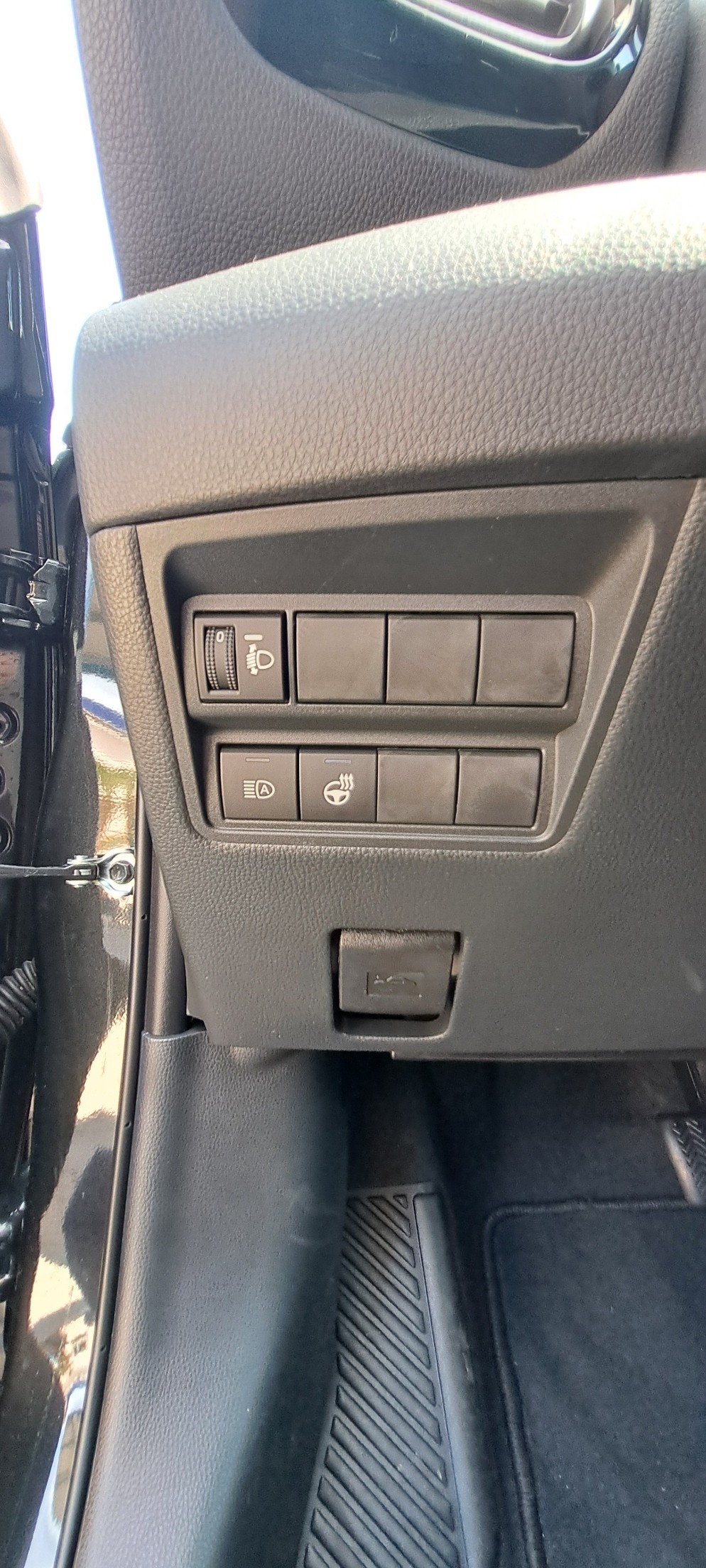 TOYOTA Yaris 1.5 Teamplayer Plus e-CVT-image-12
