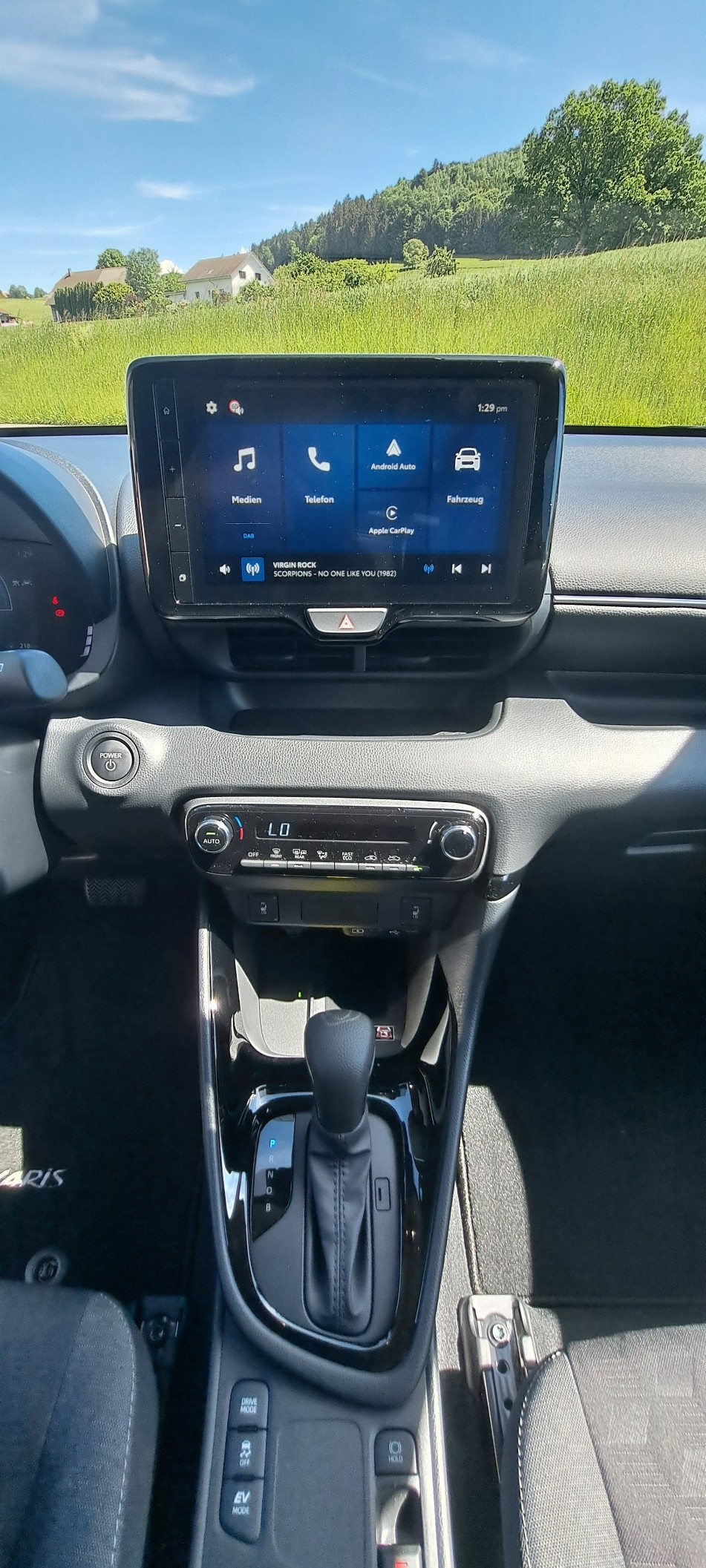 TOYOTA Yaris 1.5 Teamplayer Plus e-CVT-image-14