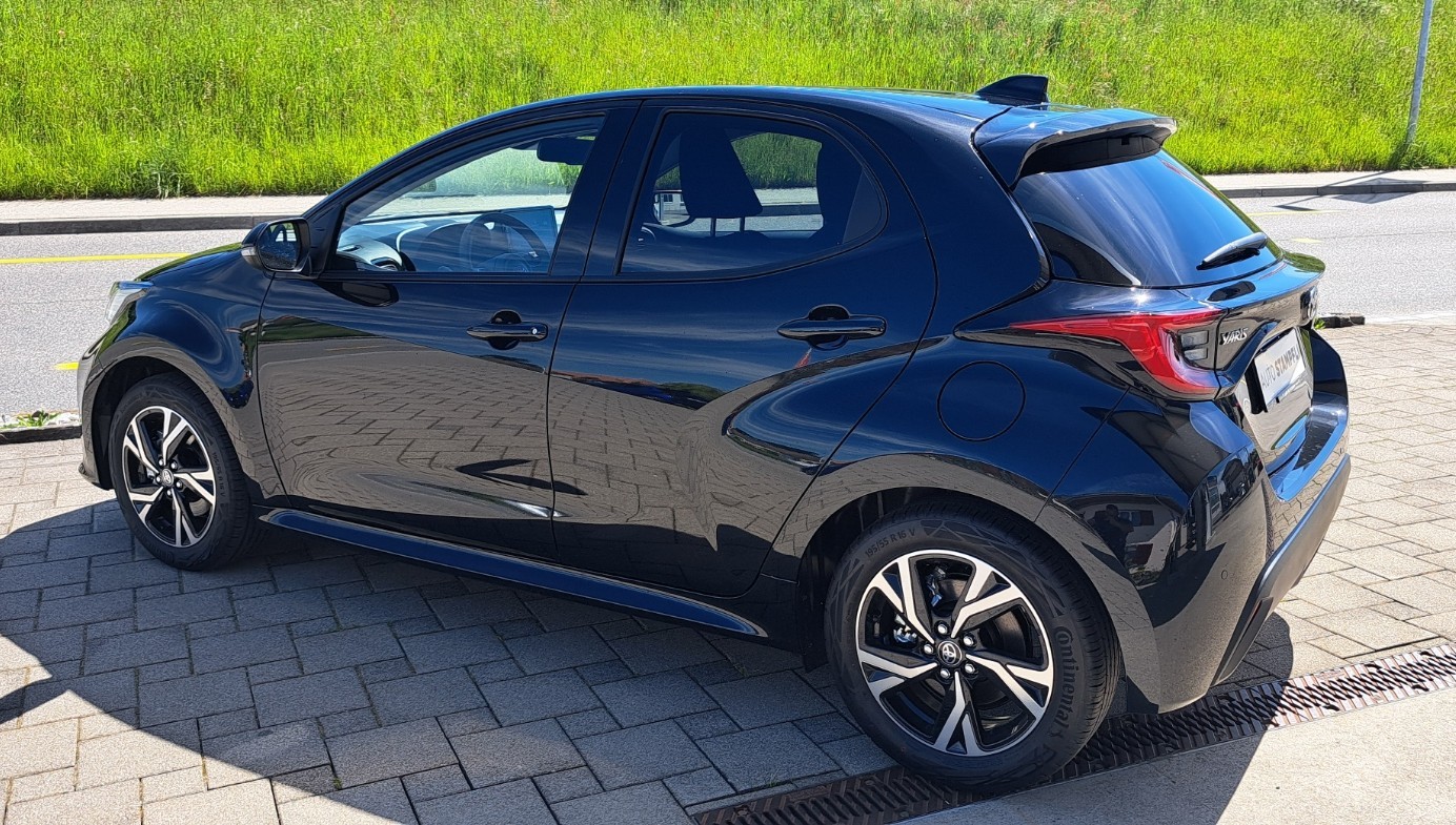 TOYOTA Yaris 1.5 Teamplayer Plus e-CVT-image-3