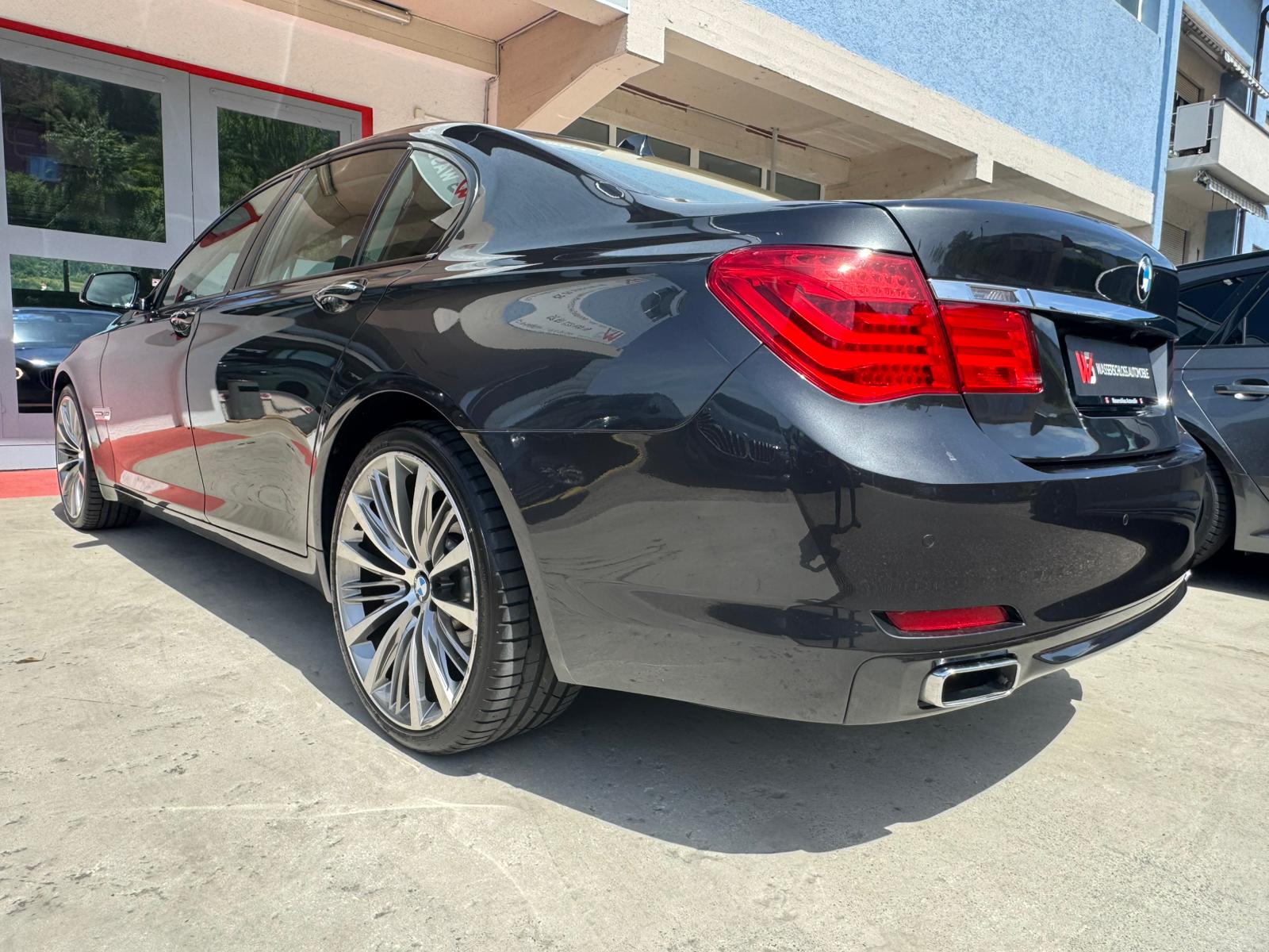 BMW 740d xDrive-image-5