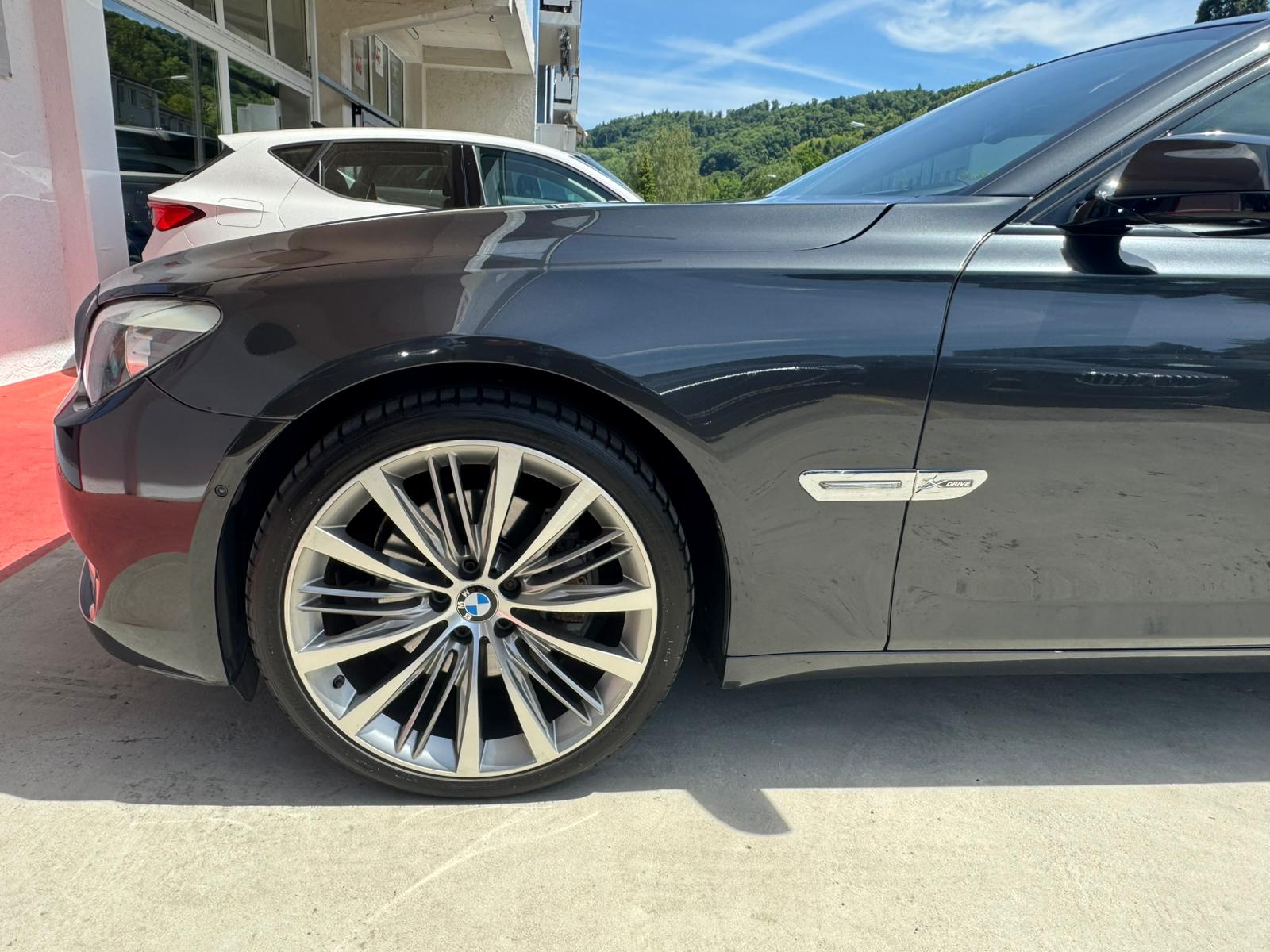 BMW 740d xDrive-image-9