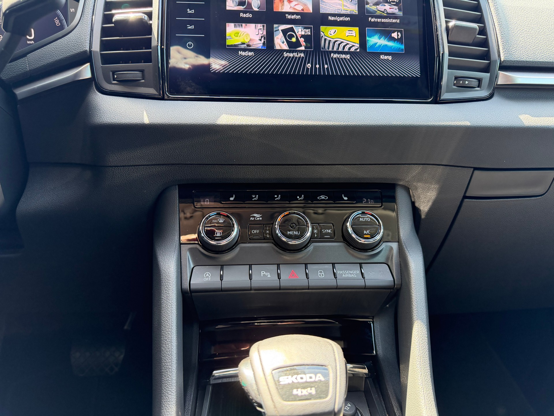 SKODA Karoq 2.0 TDI CR Selection 4x4 DSG-image-25