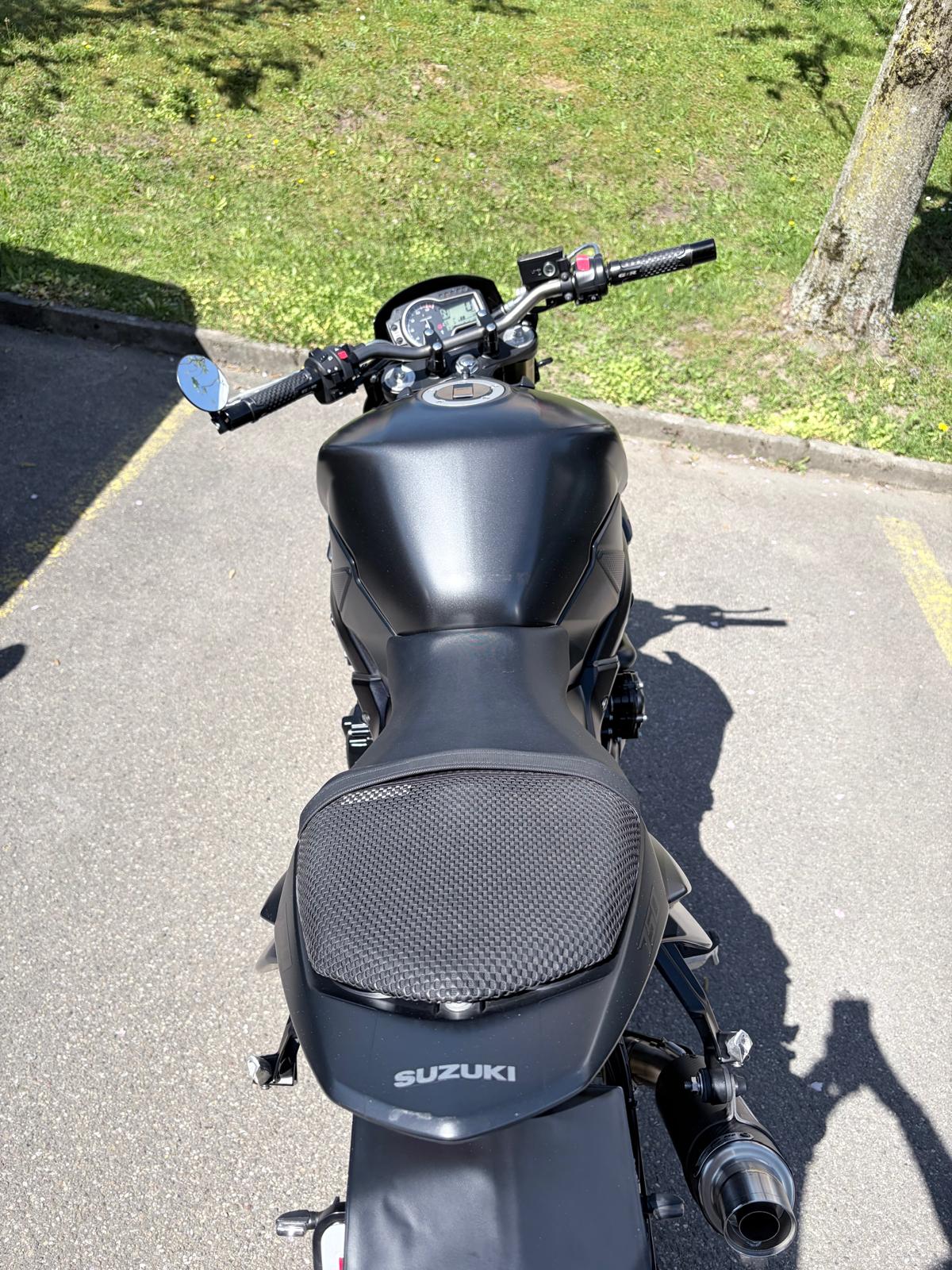 SUZUKI GSR 750 ABS-image-5