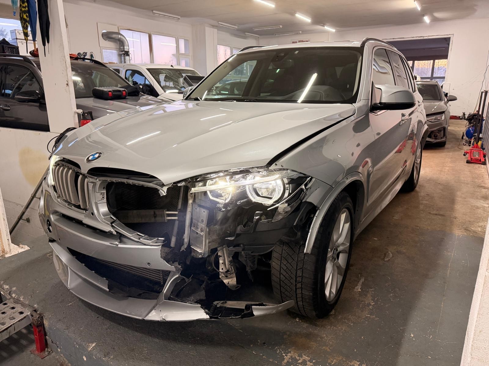 BMW X5 xDrive 40d Steptronic 7 Plätze M-paket-image-5