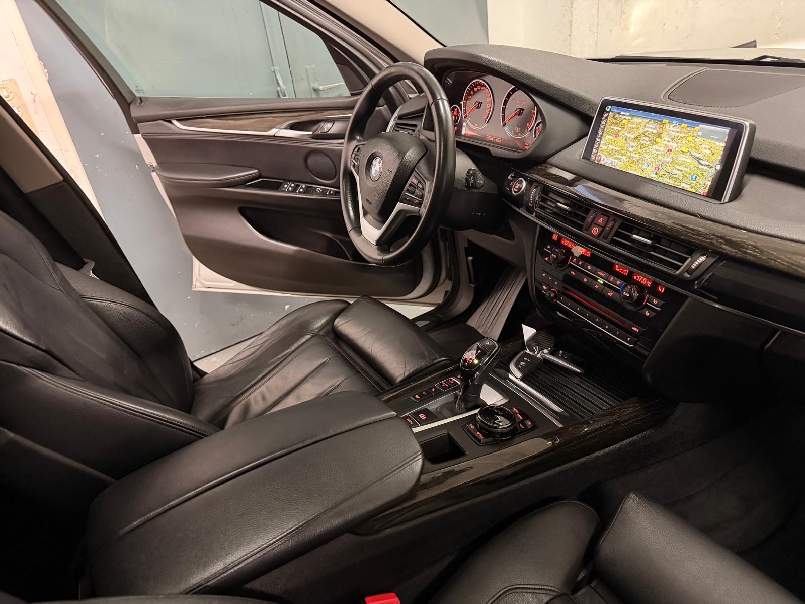 BMW X5 xDrive 40d Steptronic 7 Plätze M-paket-image-11