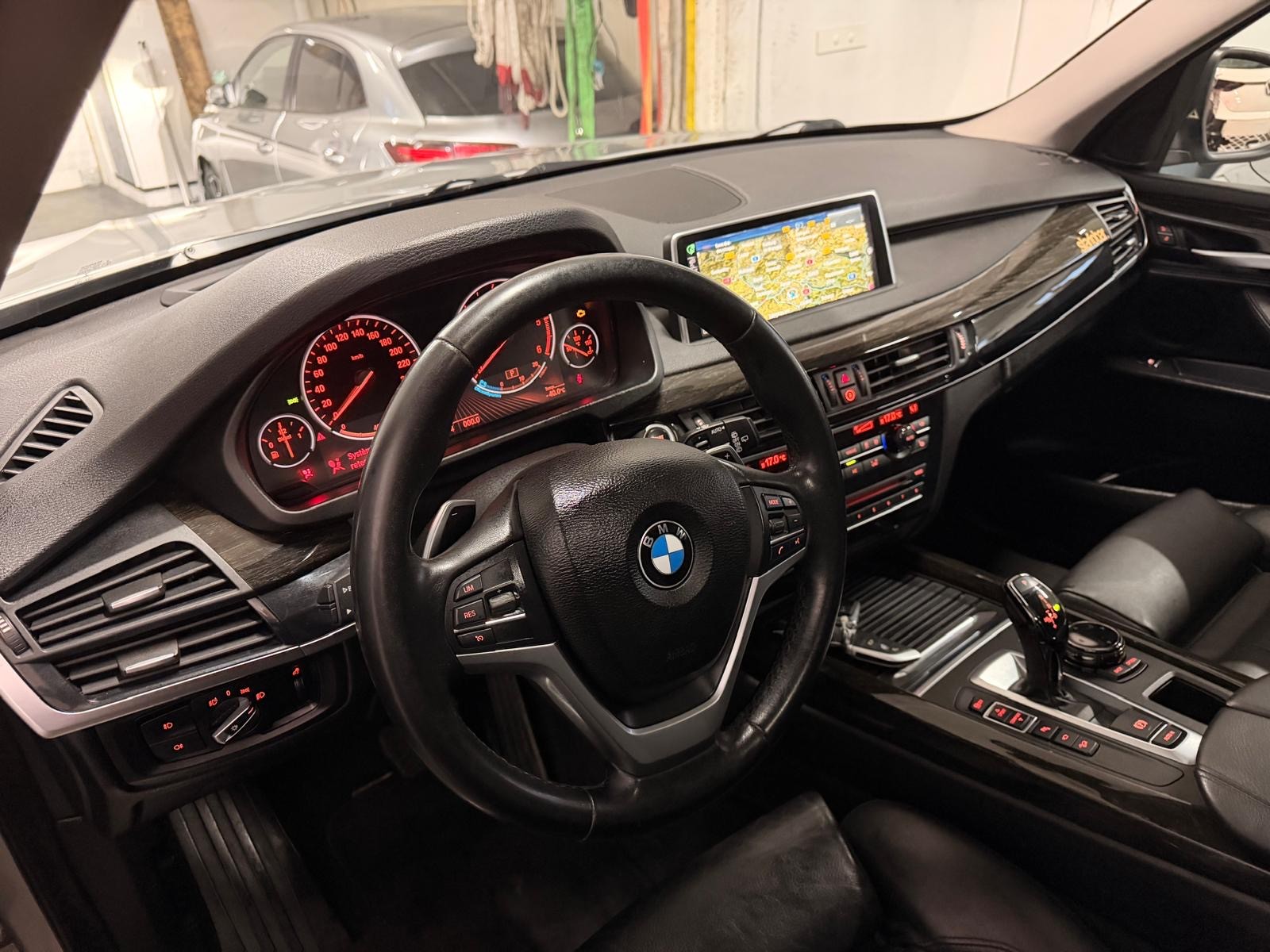 BMW X5 xDrive 40d Steptronic 7 Plätze M-paket-image-8